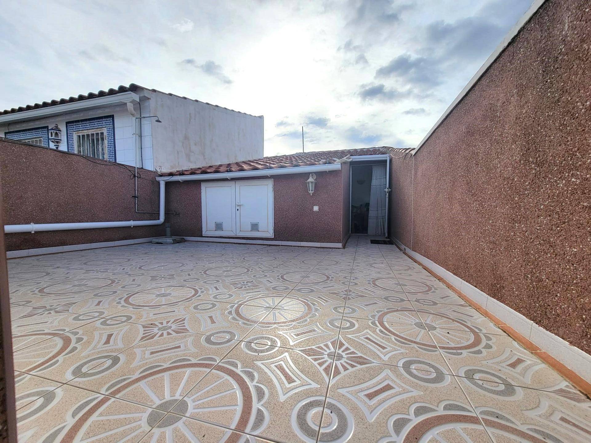 Complex grounds of the villa in La Siesta, Torrevieja (view 30)