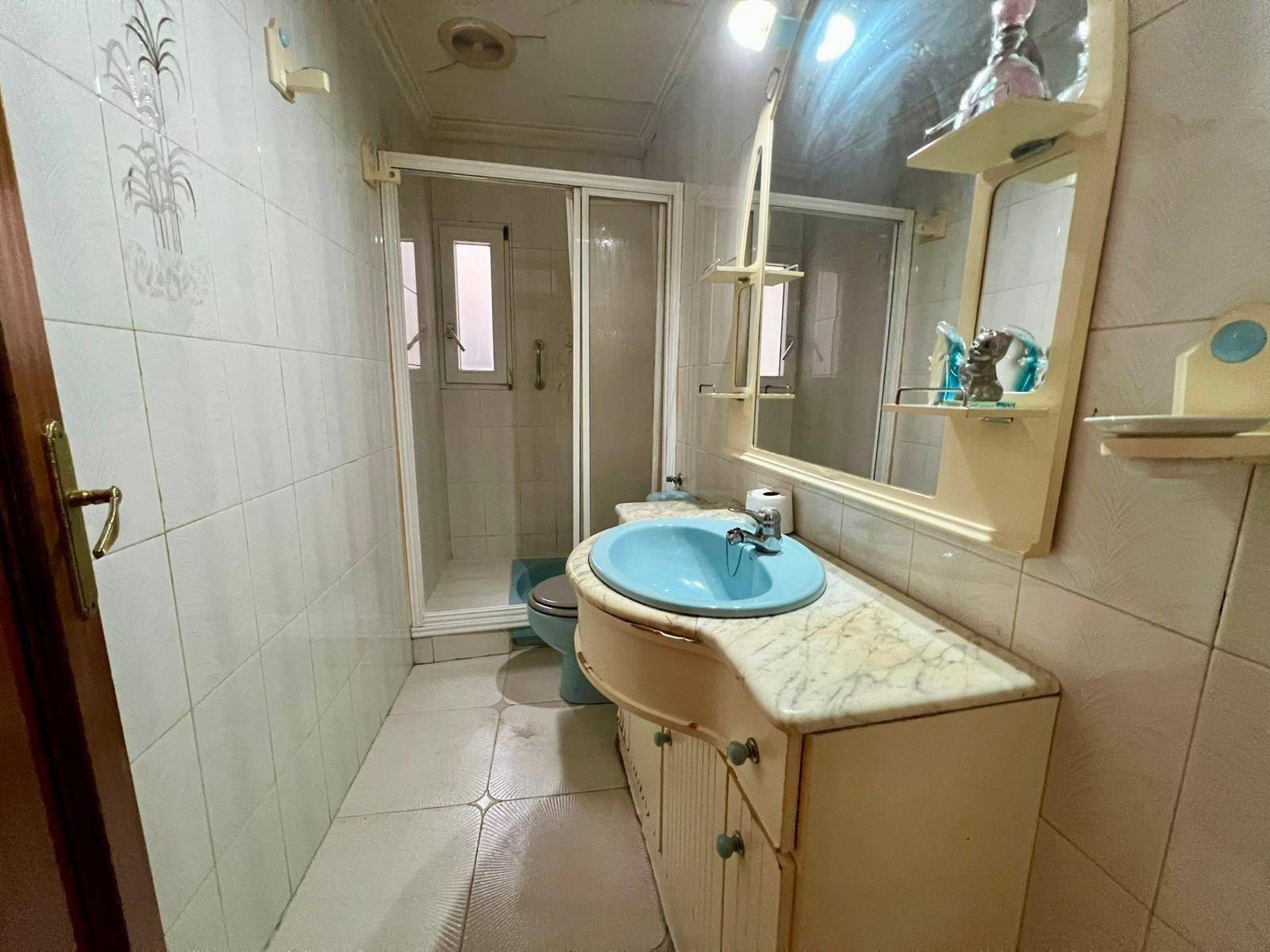 Bathroom in apartment, Estacion de autobuses