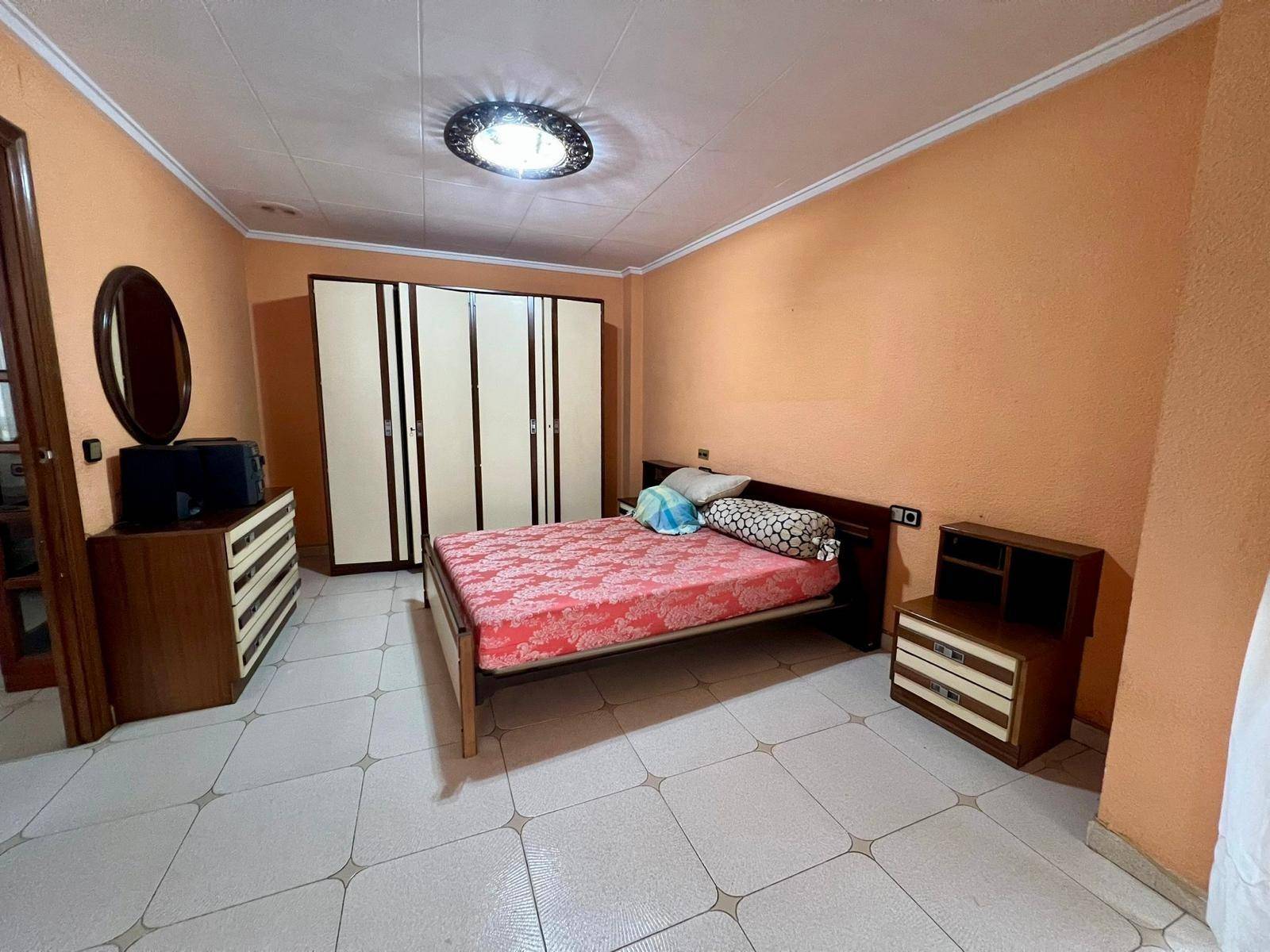 Additional room in apartment, Estacion de autobuses