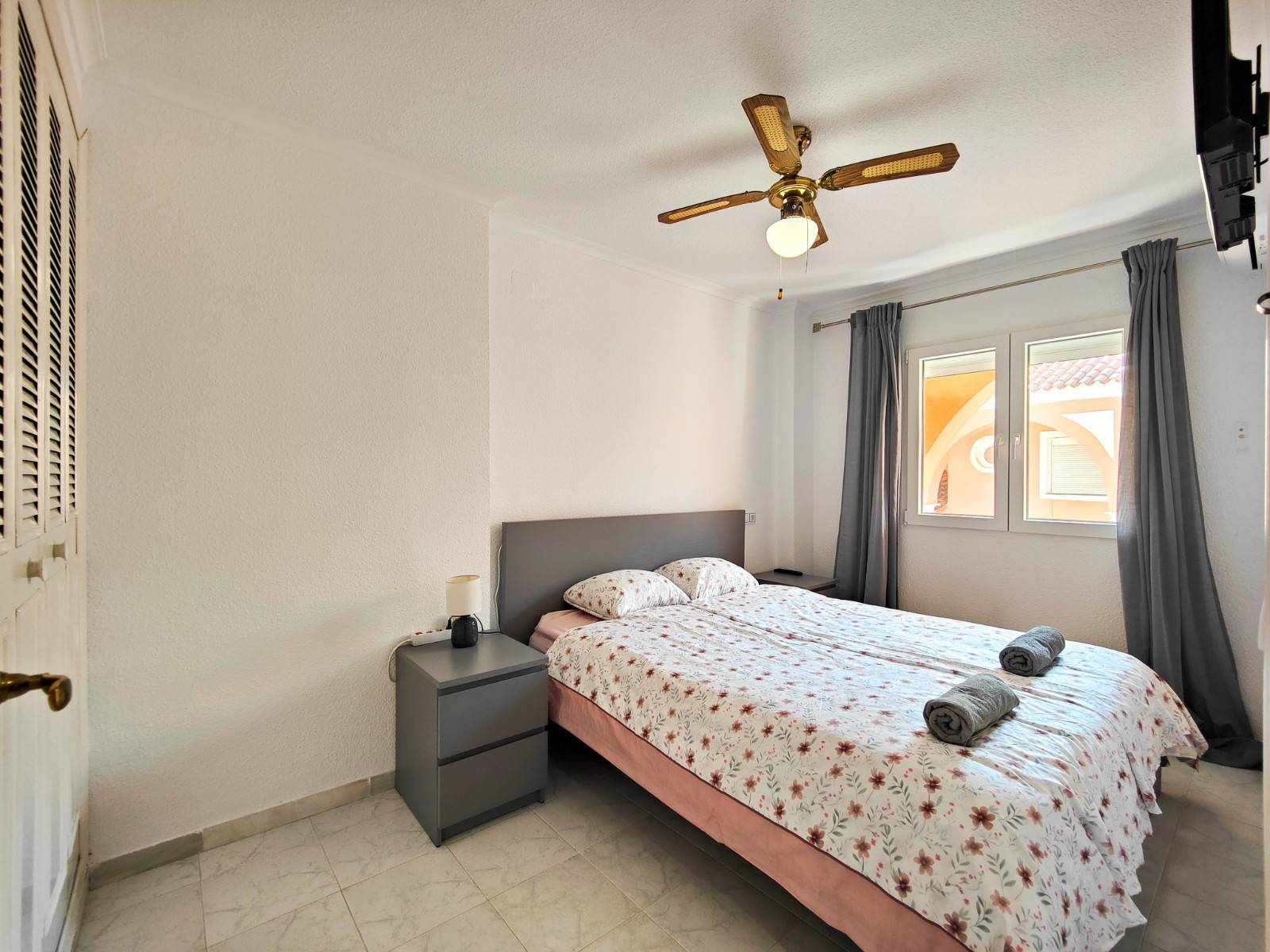 Hallway of the penthouse in La Mata Pueblo, Torrevieja (view 32)