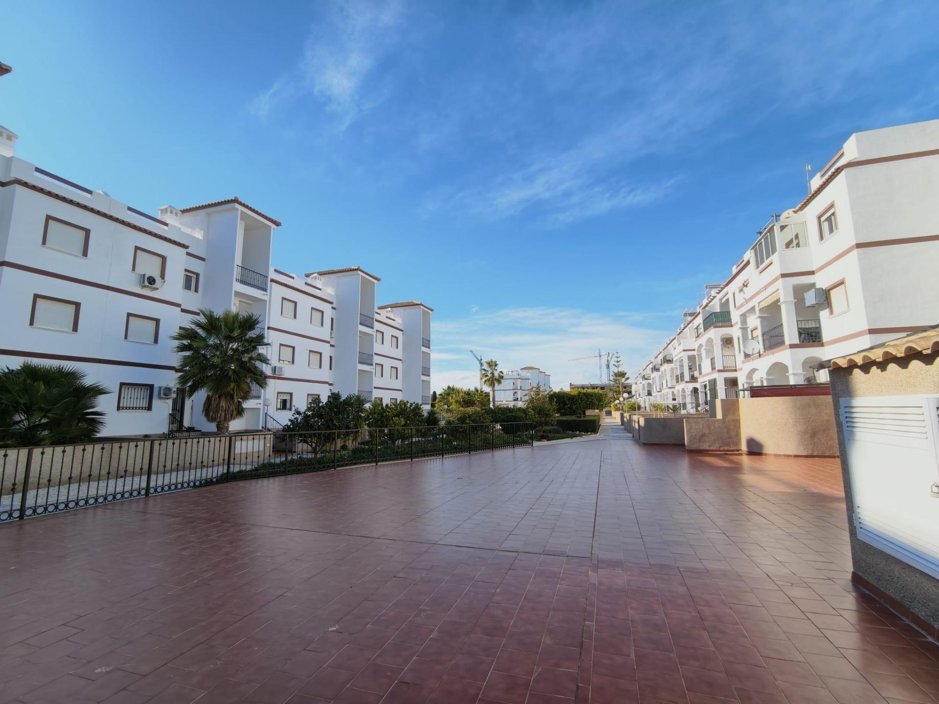 Street view of the penthouse in Punta Prima, Torrevieja (view 58)