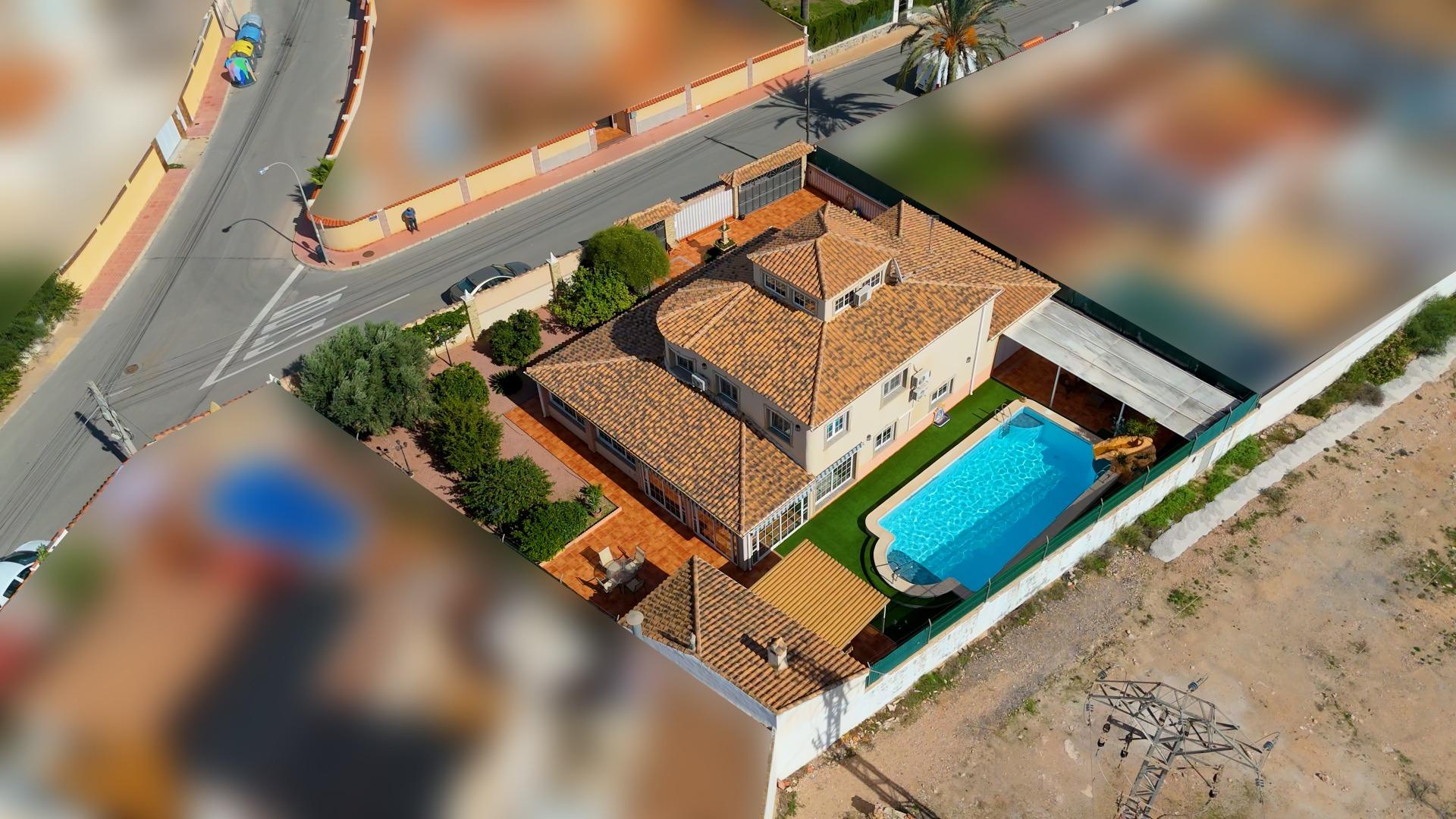 Villa for sale in El Chaparral, Torrevieja - exterior view of the residential building