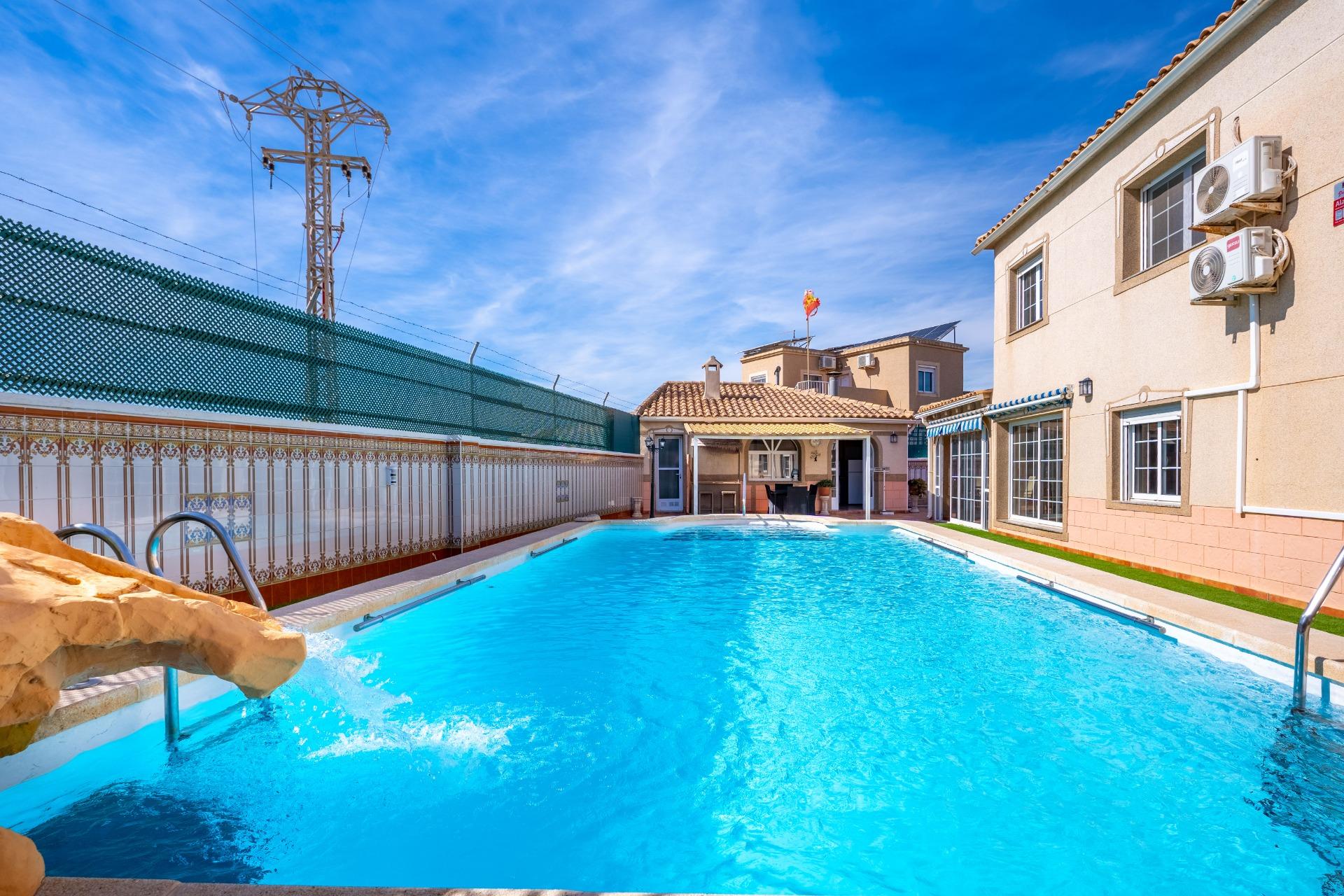 Parking area of the villa in El Chaparral, Torrevieja (view 47)