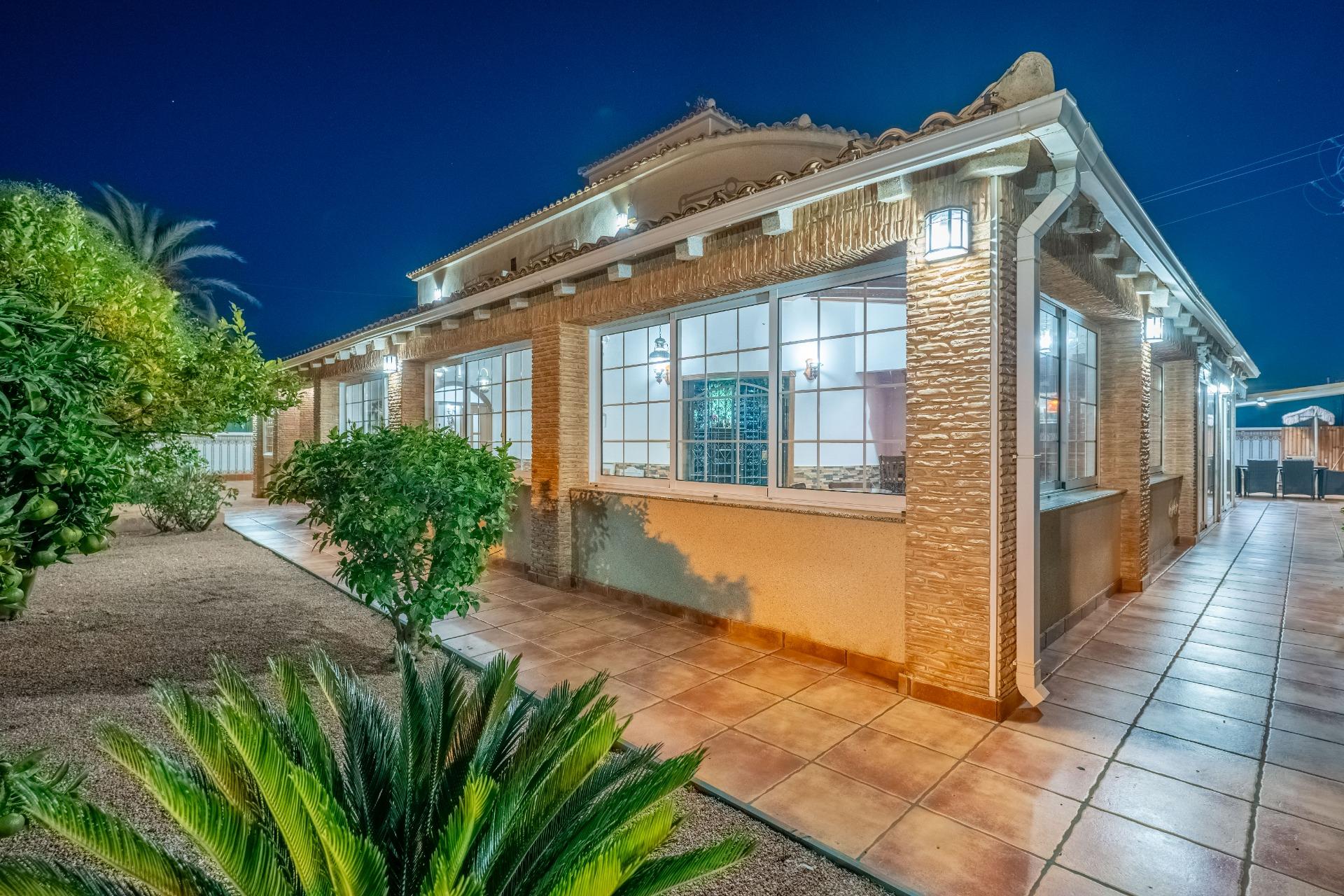 Neighbourhood view of the villa in El Chaparral, Torrevieja (view 49)
