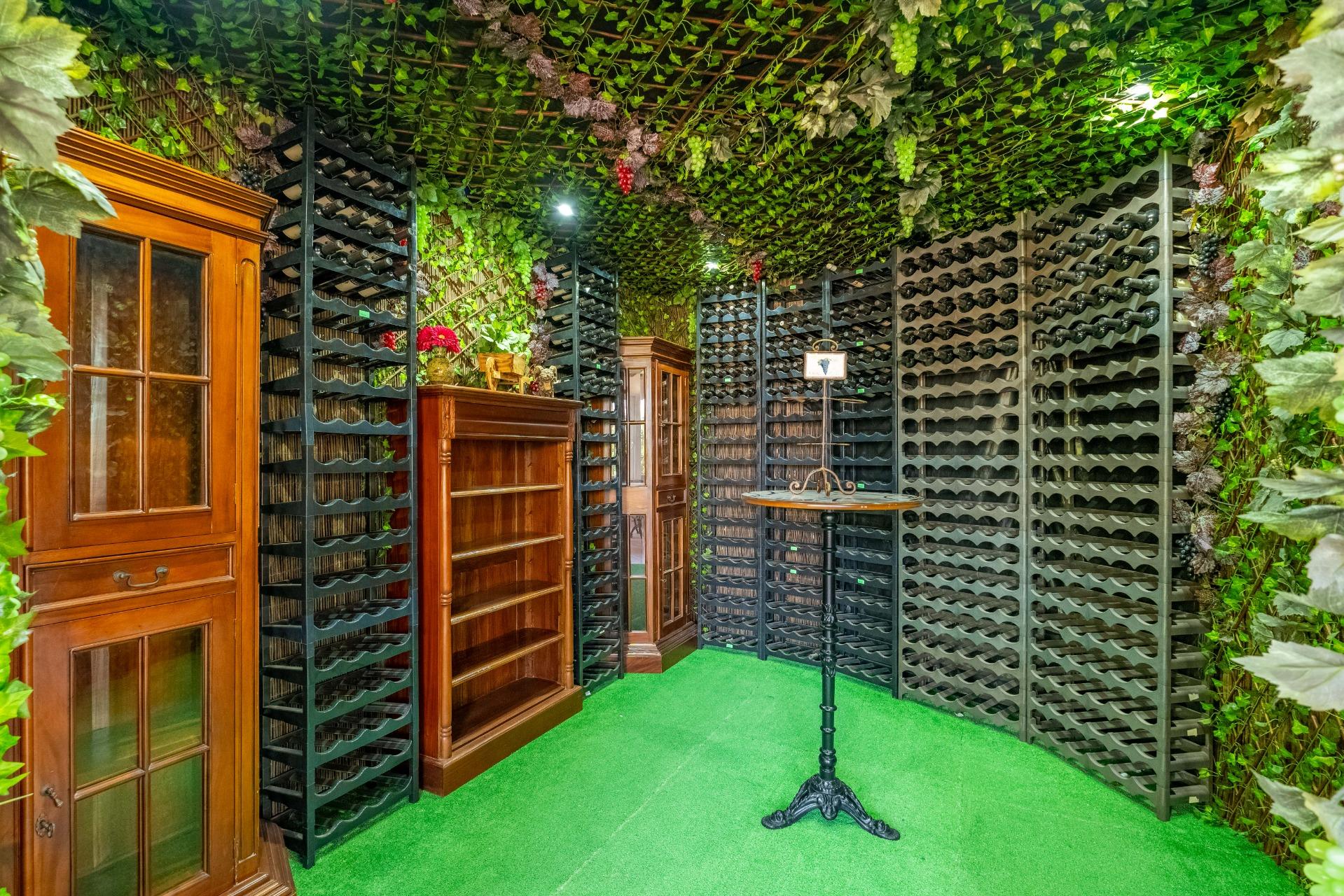 Second view of the villa interior, El Chaparral