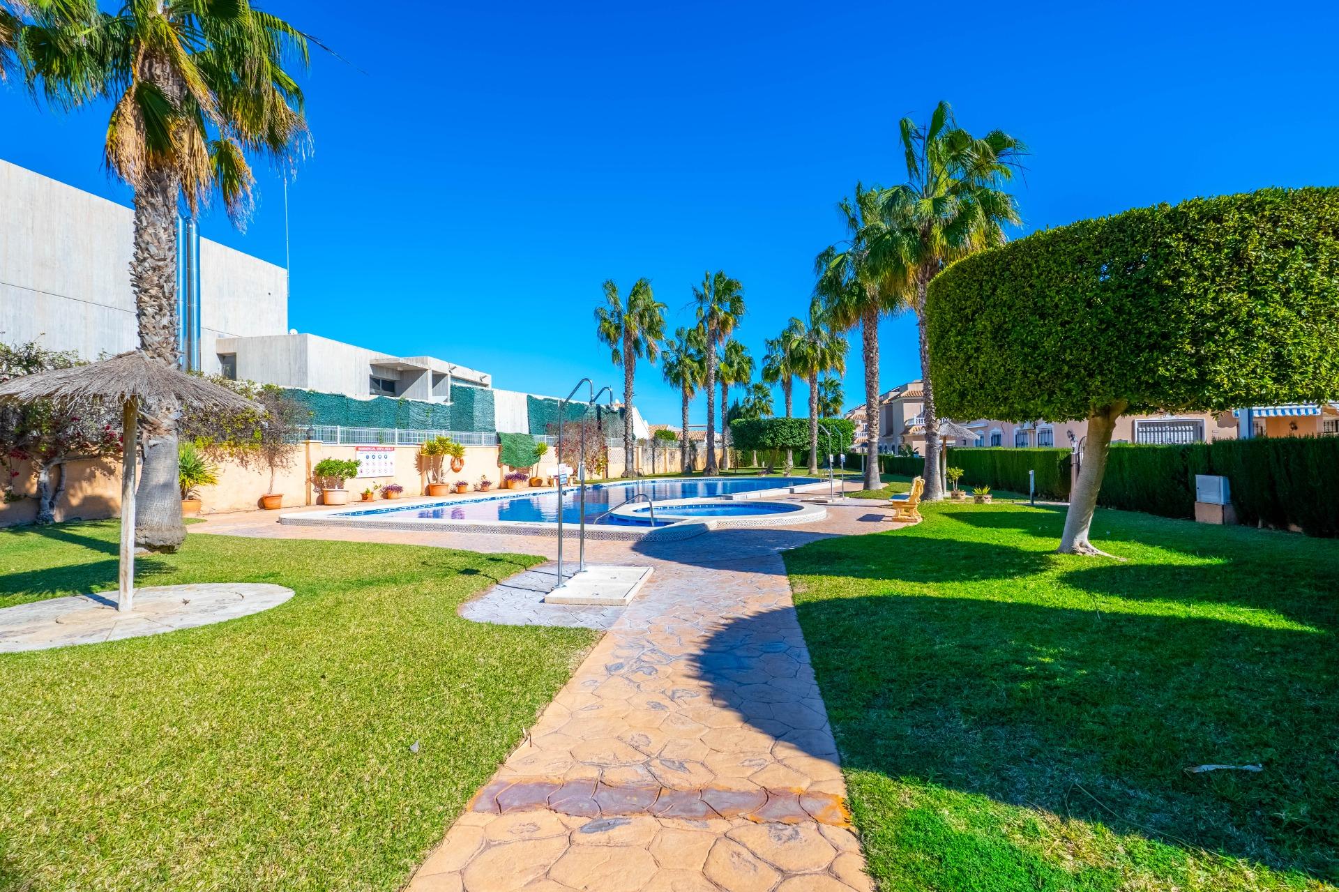 Neighbourhood view of the duplex in La Regia, Orihuela Costa (view 29)