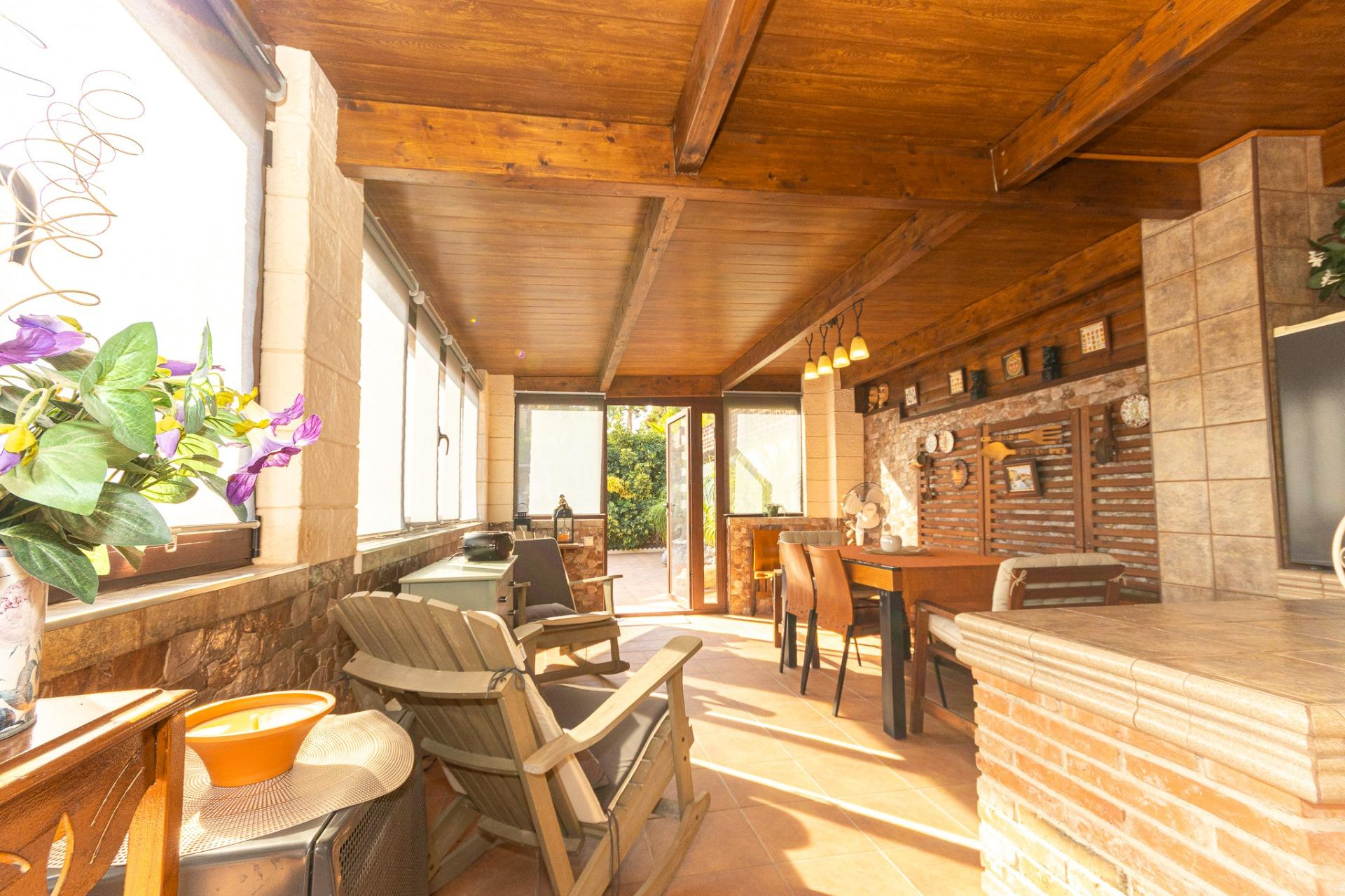 Double bedroom with air conditioning and balcony