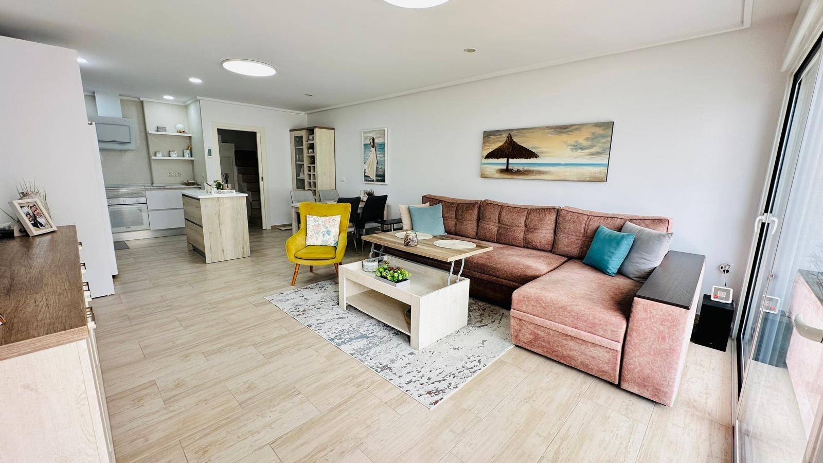Duplex for sale in La Siesta, Torrevieja - exterior view of the residential building