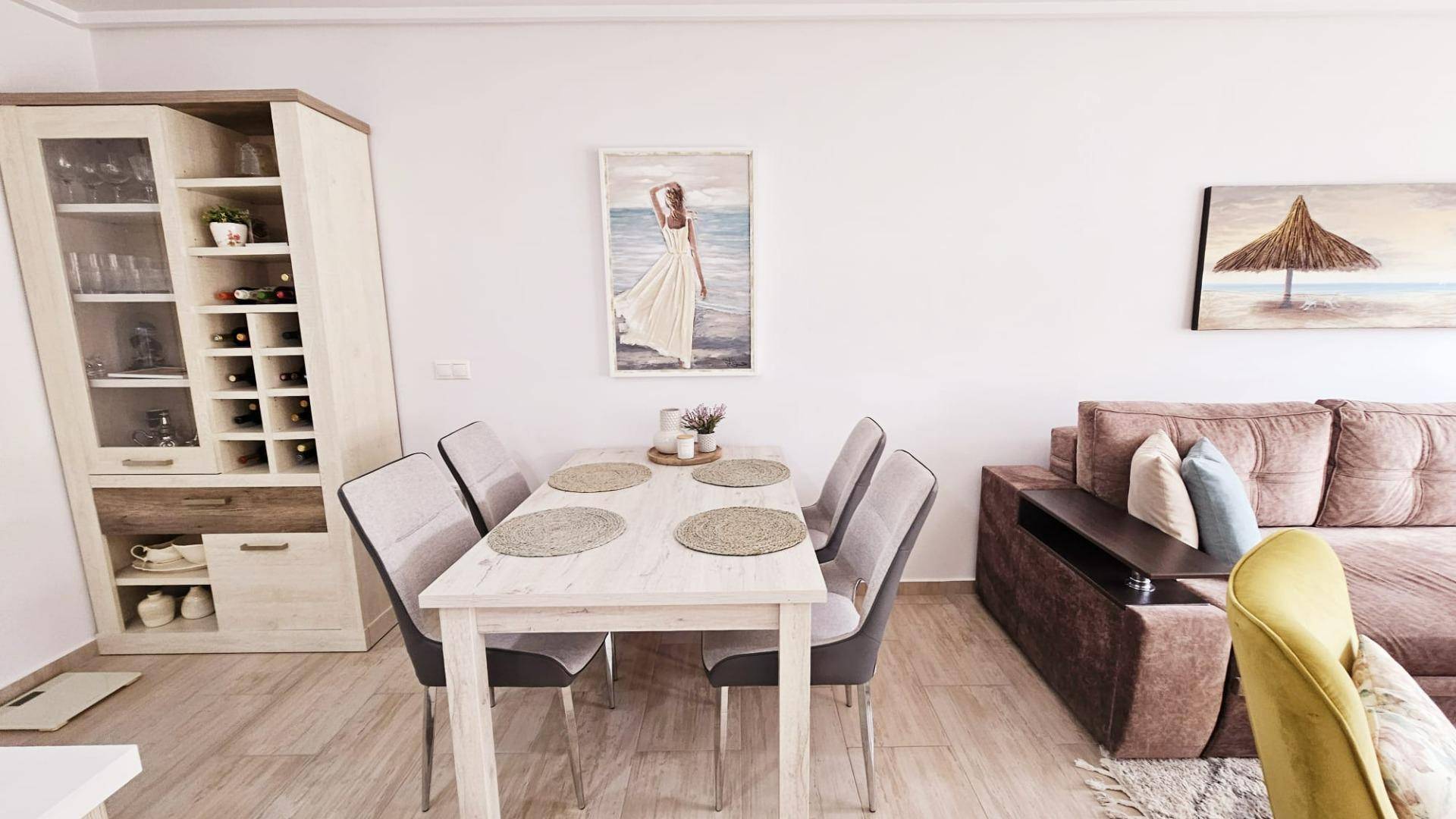 Street view of the duplex in La Siesta, Torrevieja