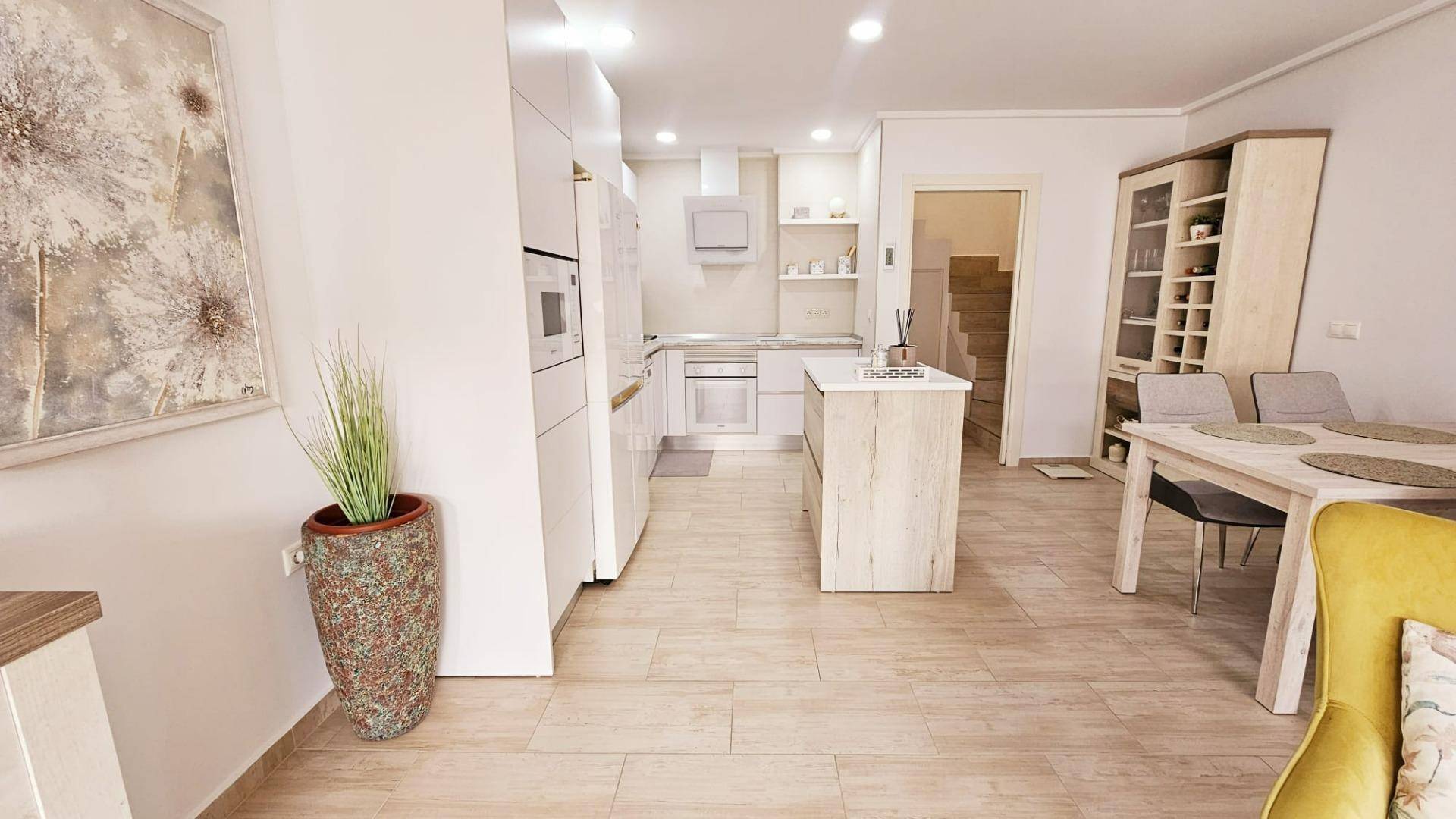 Neighbourhood view of the duplex in La Siesta, Torrevieja