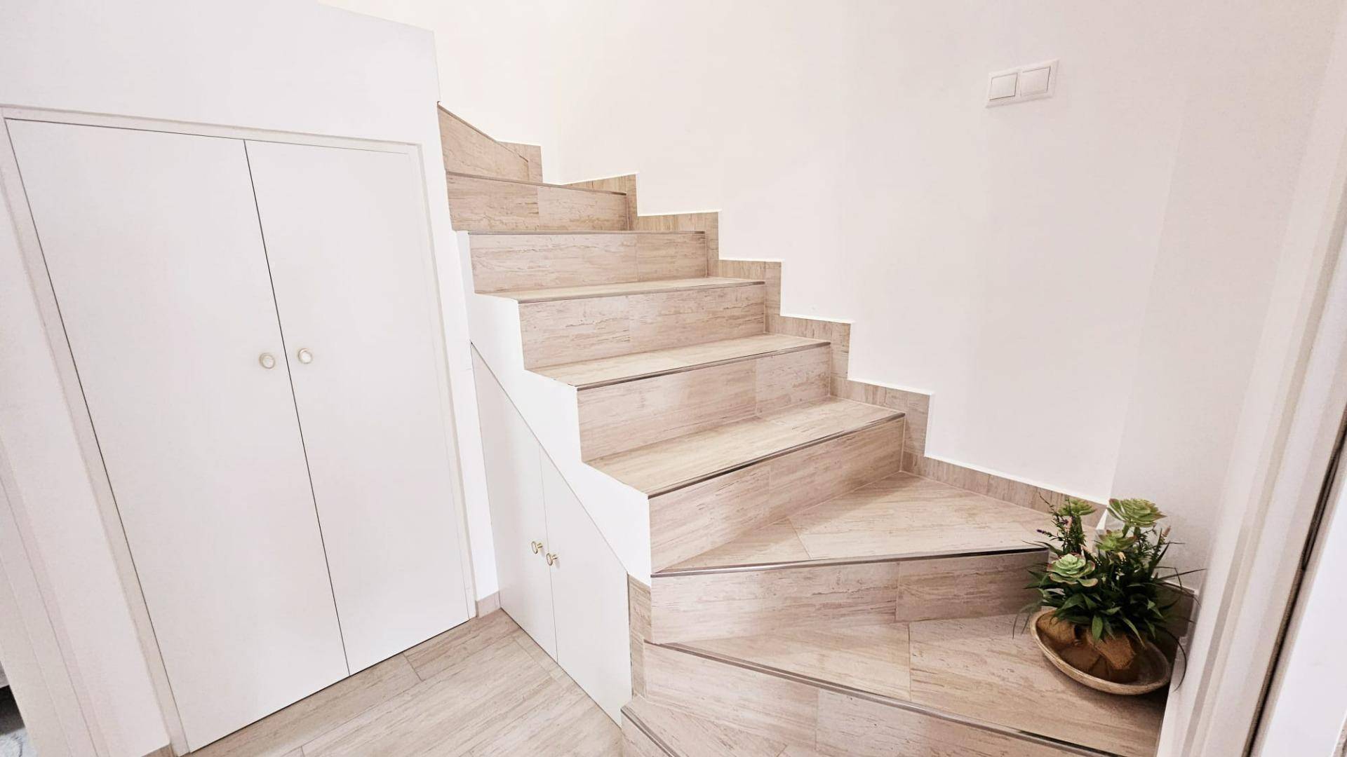 Entrance of the duplex in La Siesta, Torrevieja (view 26)