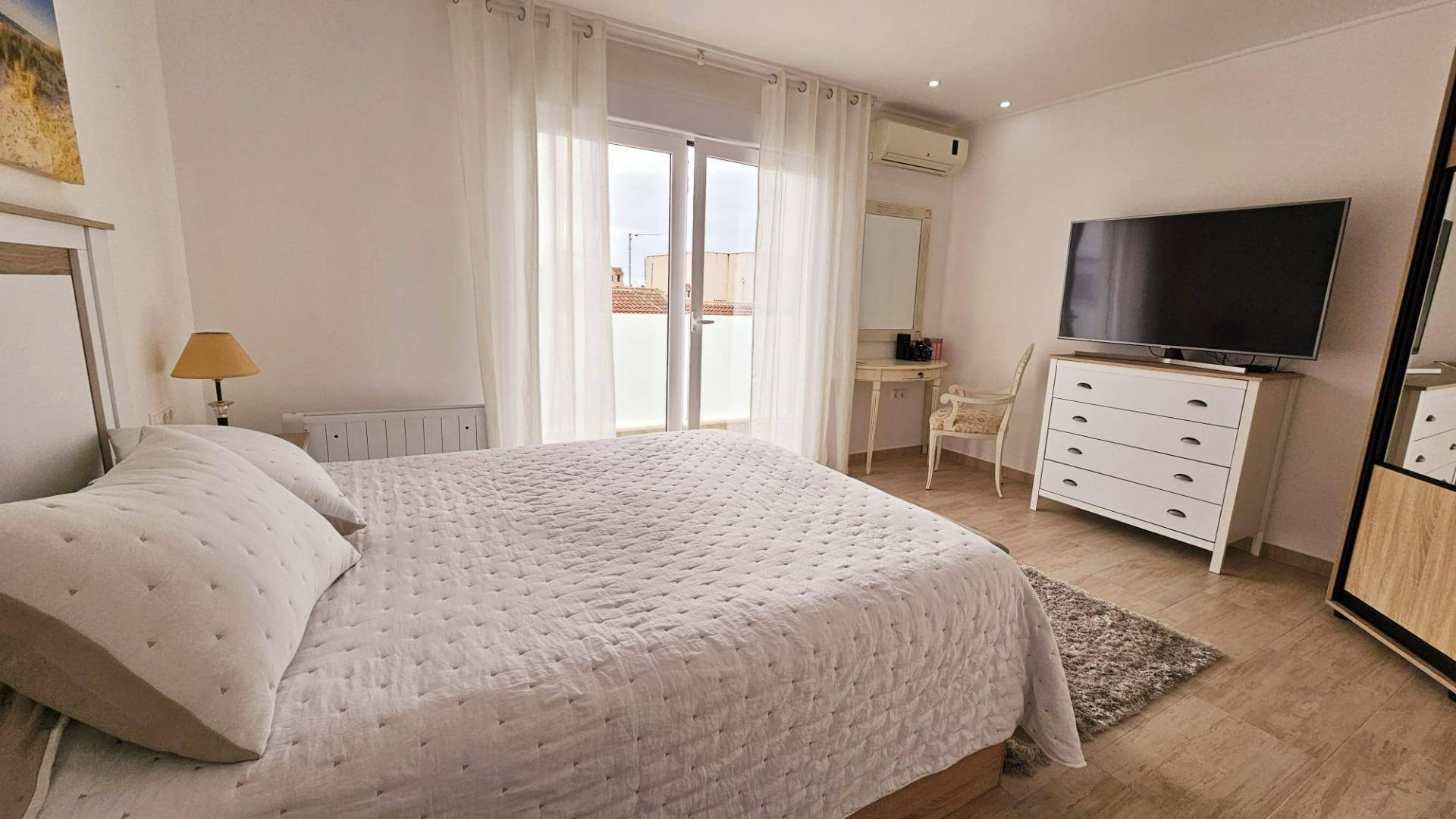Street view of the duplex in La Siesta, Torrevieja (view 28)