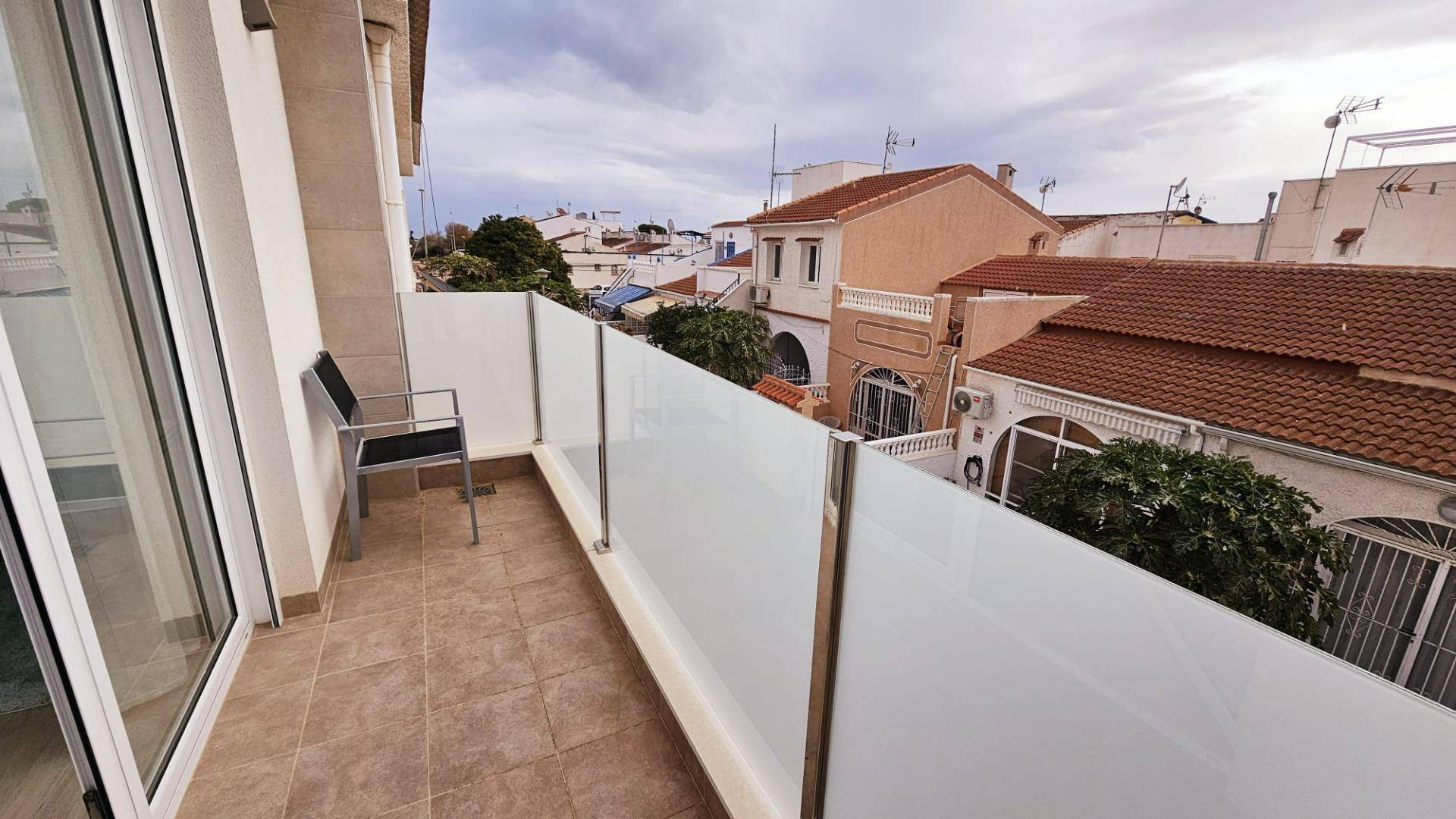 Building detail of the duplex in La Siesta, Torrevieja (view 31)