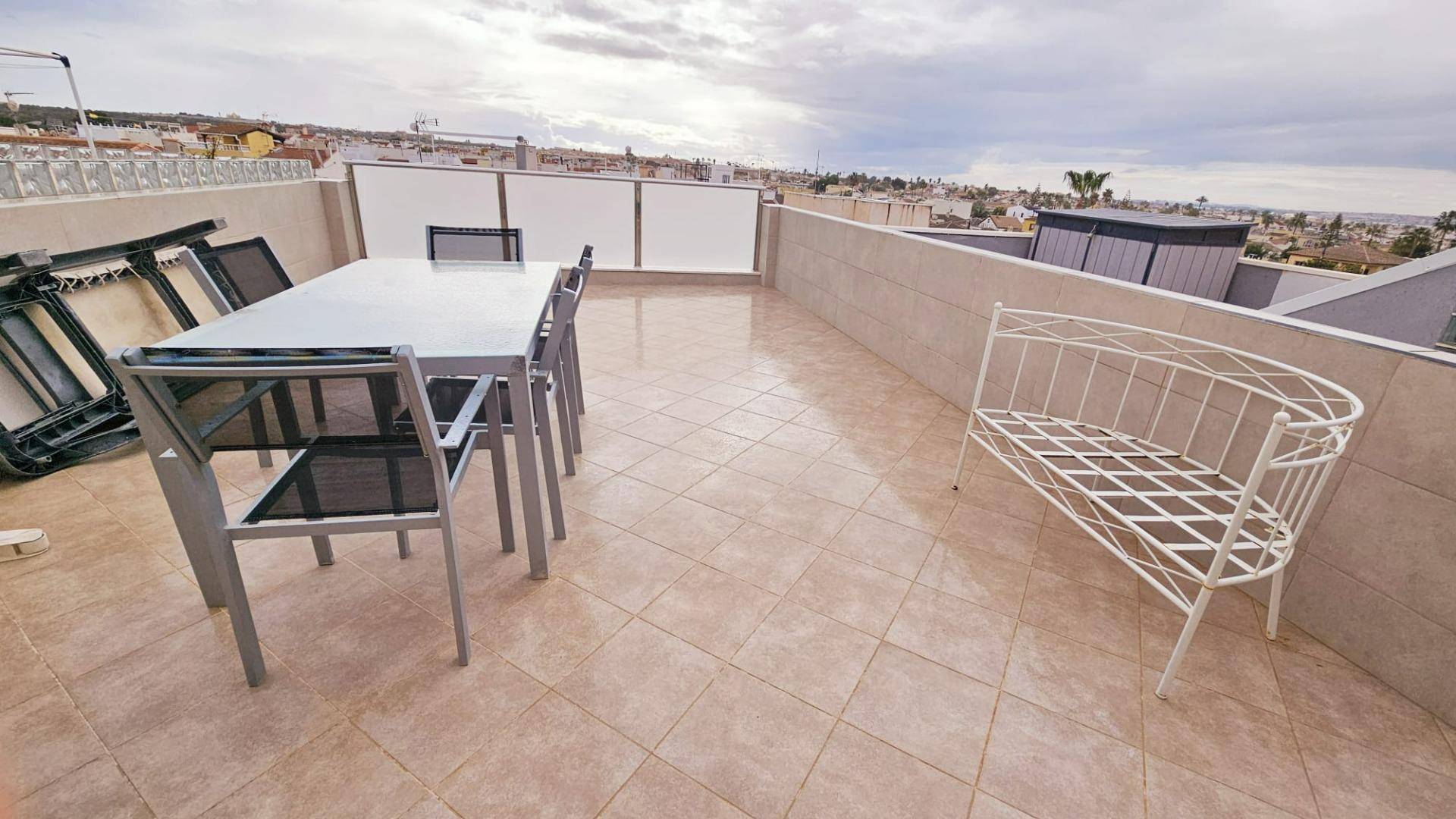 Hallway of the duplex in La Siesta, Torrevieja (view 42)