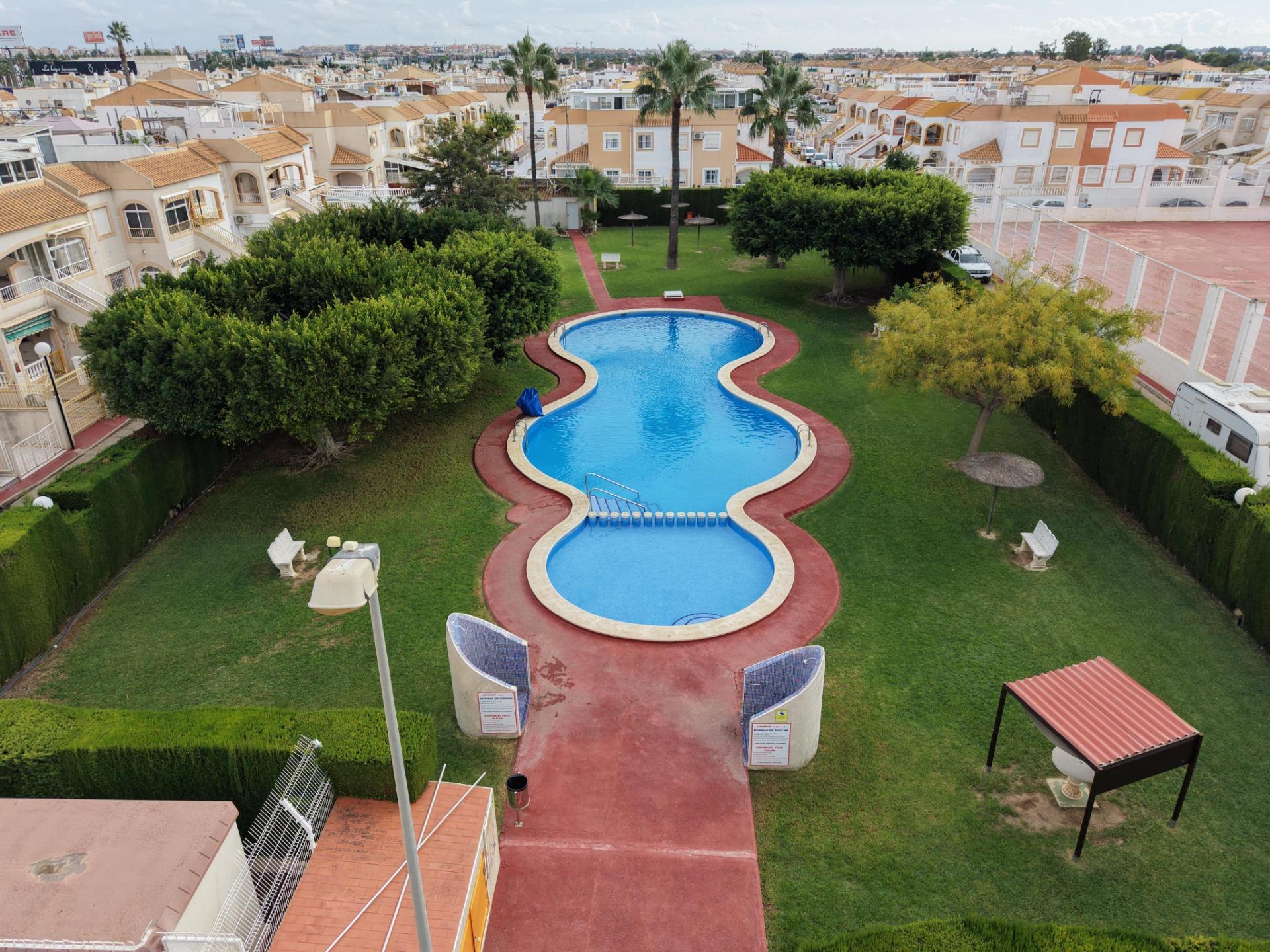 Bungalow for sale in El limonar, Torrevieja - exterior view of the residential building