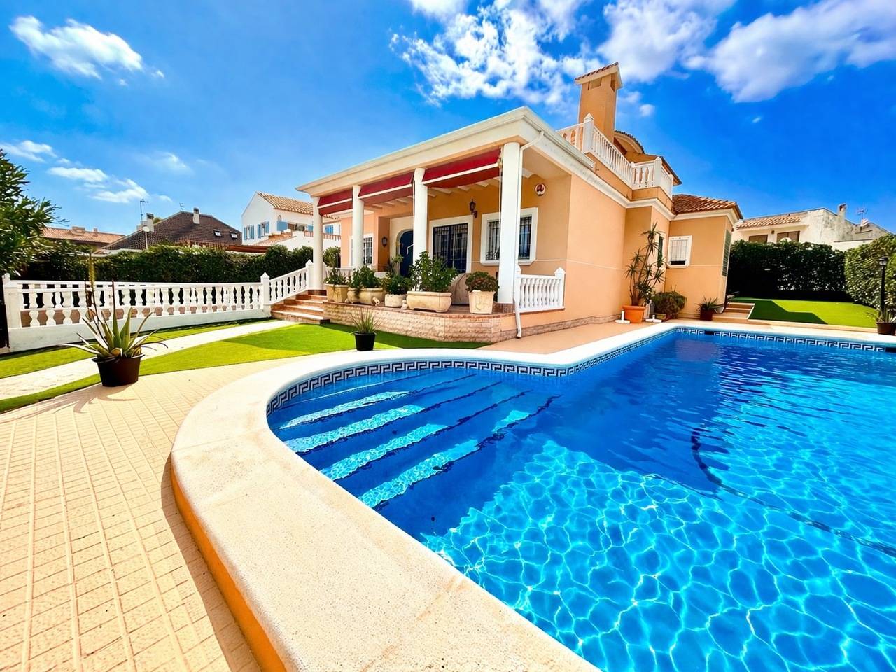 Villa for sale in Los Europeos, Torrevieja - front elevation with mature garden