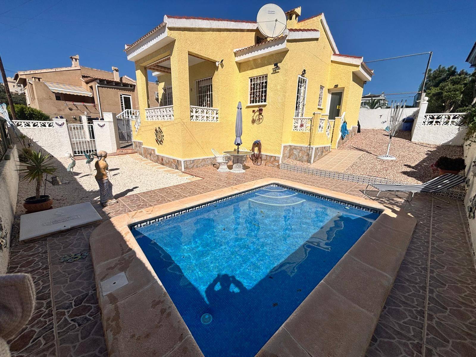 Villa for sale in La Marquesa, Rojales - exterior view of the residential building