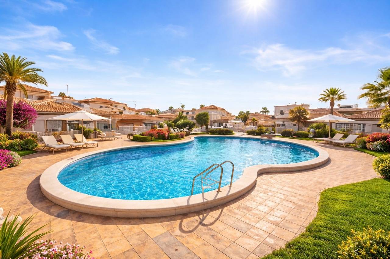 Villa for sale in La Zenia, Orihuela Costa - exterior view of the residential building