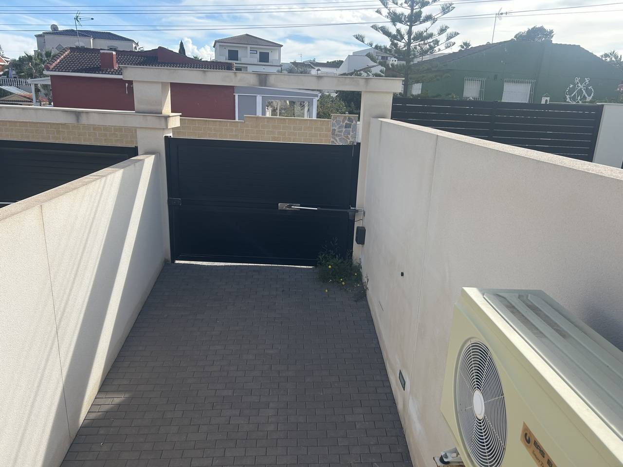 Street view of the villa in La siesta, Torrevieja (view 28)