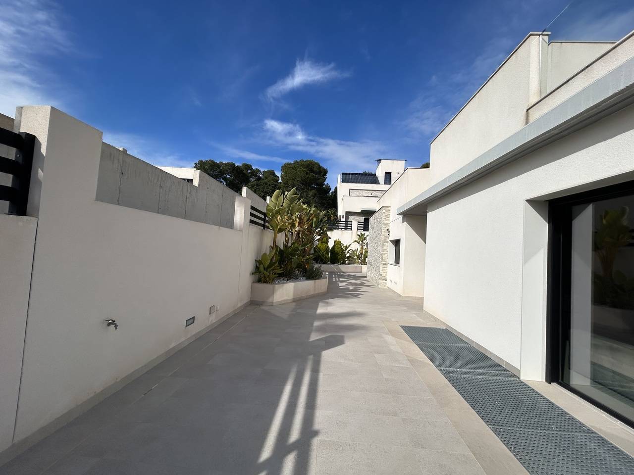 Complex grounds of the villa in La siesta, Torrevieja (view 30)