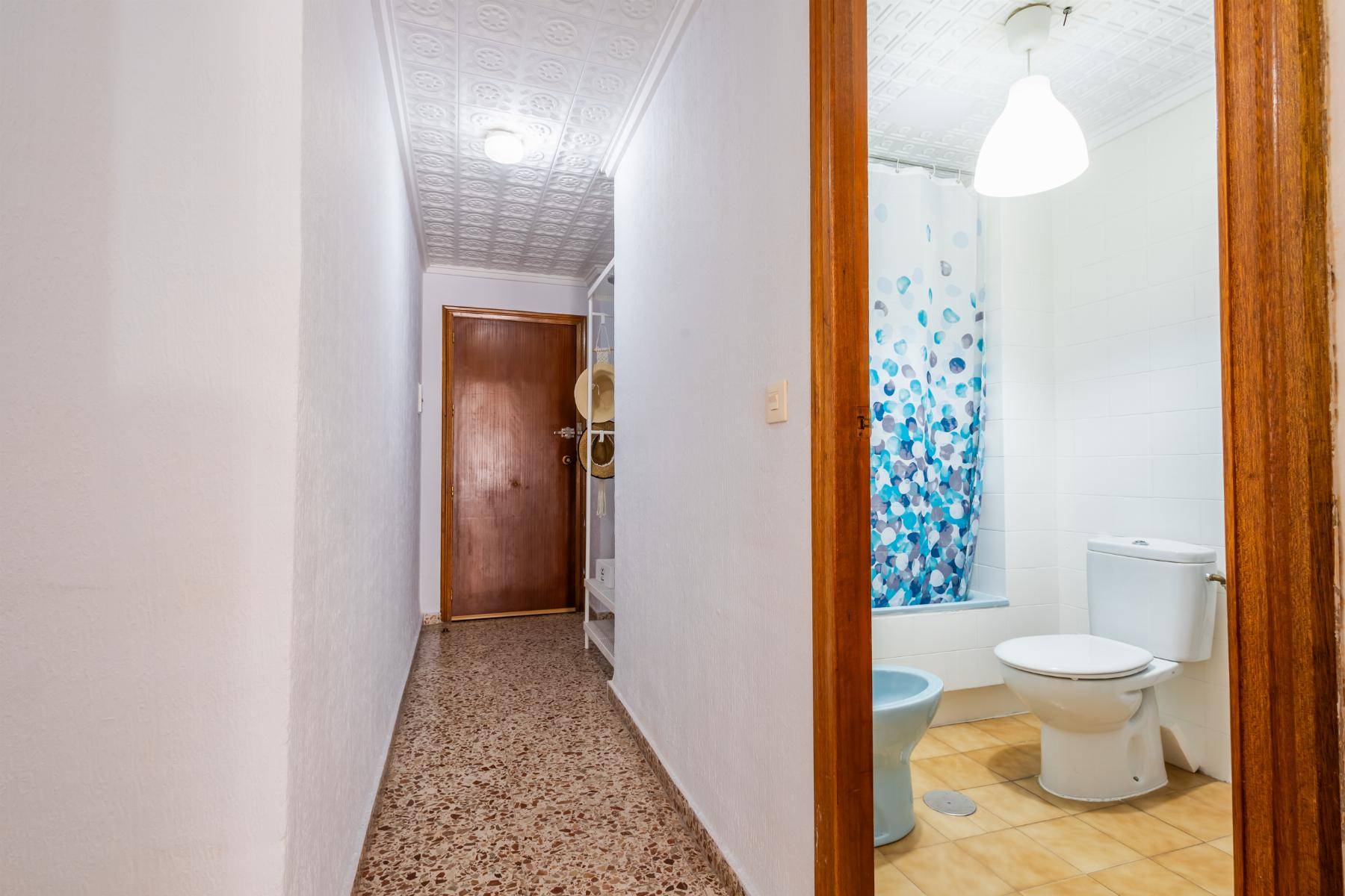 Double bedroom with wall-mounted air conditioning unit