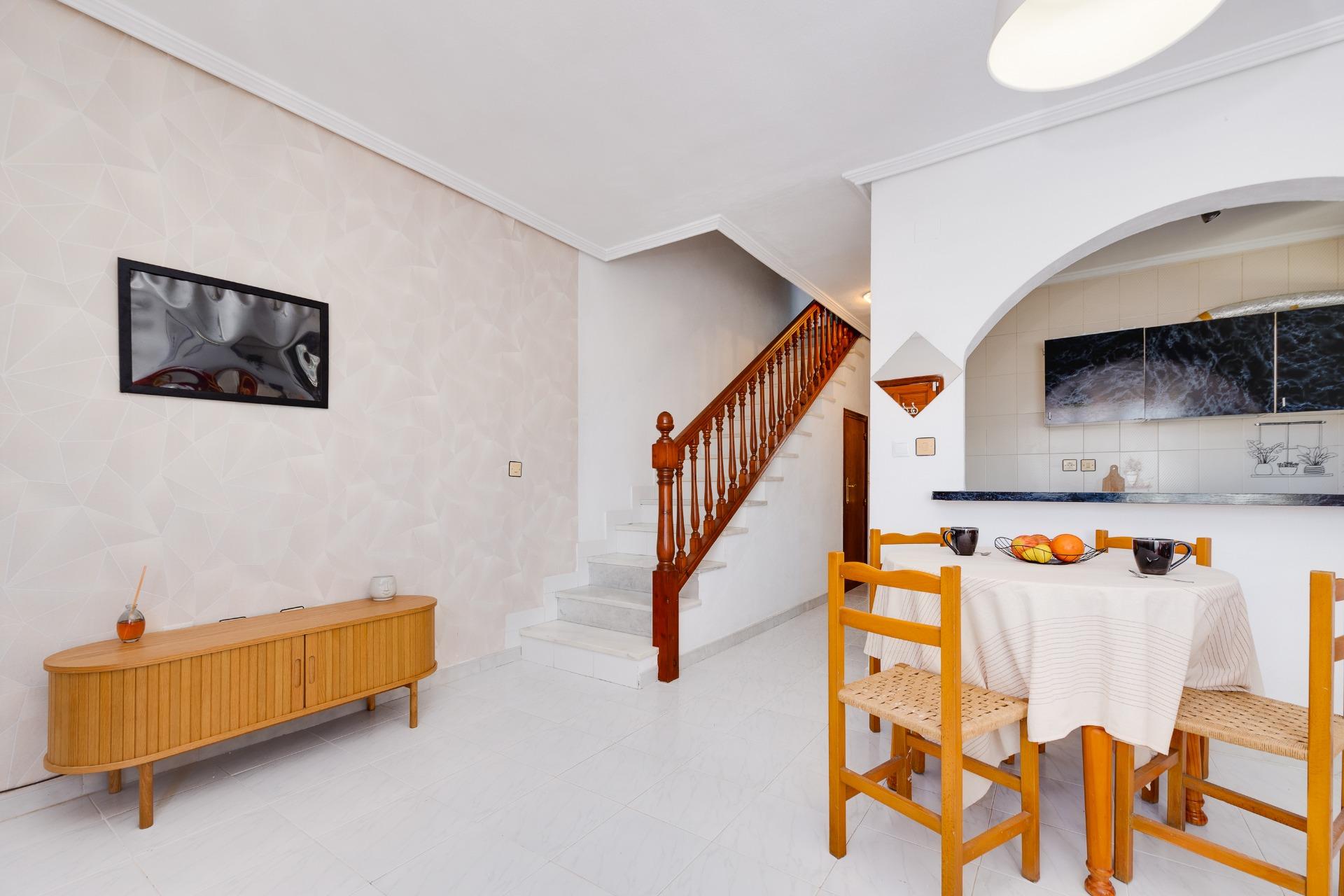 Living area and kitchen connection