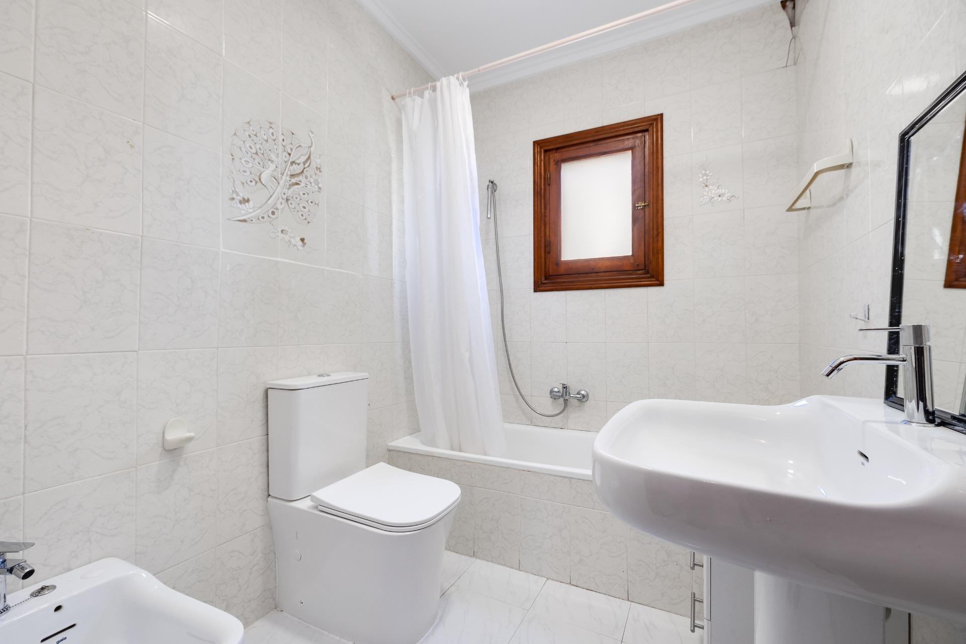 Second bathroom with fittings