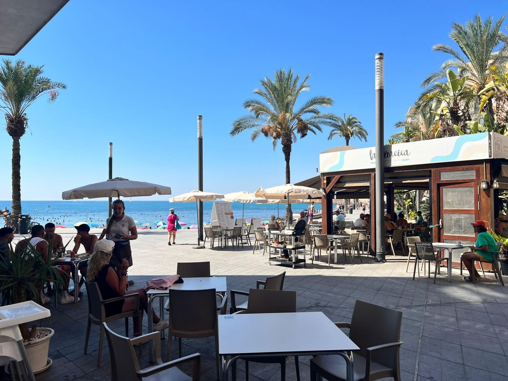 Apartment for sale in Paseo maritimo, Torrevieja - exterior view of the residential building