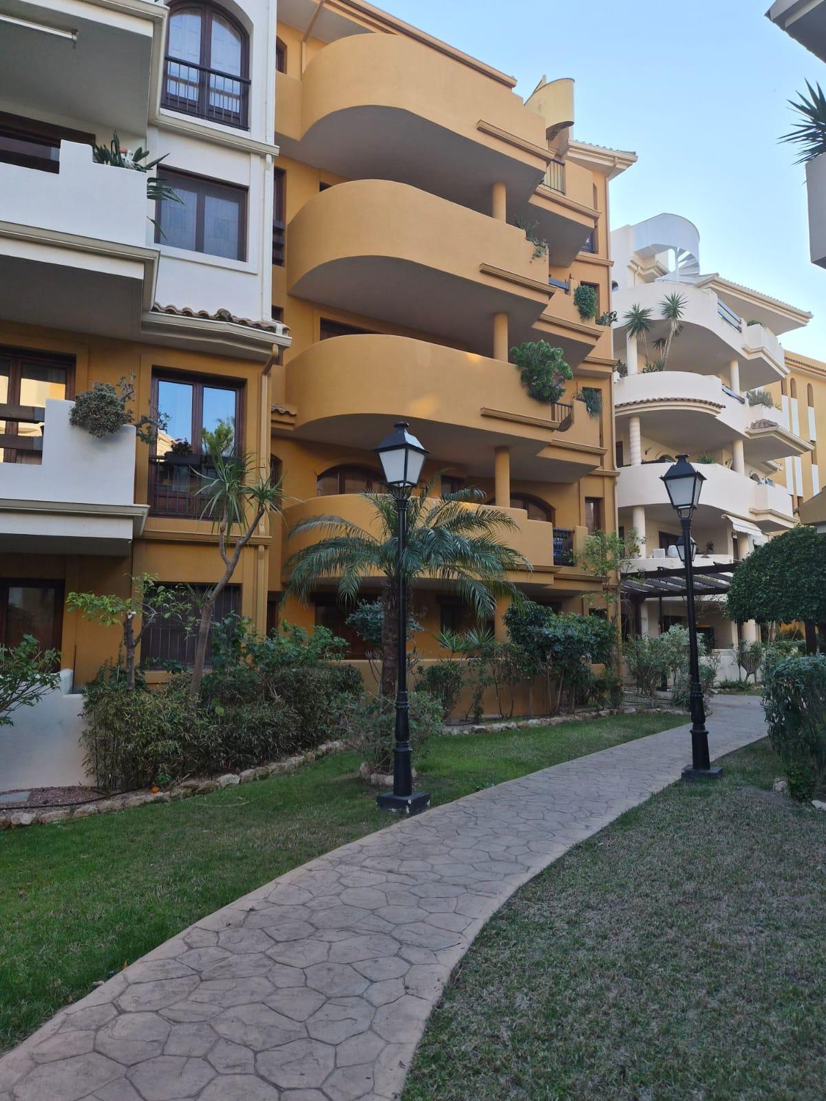 Apartment for sale in Punta Prima, Torrevieja - exterior view of the residential building