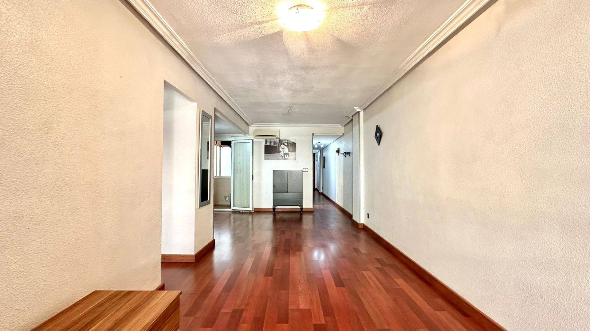Double bedroom with window facing the street in Acequion apartment
