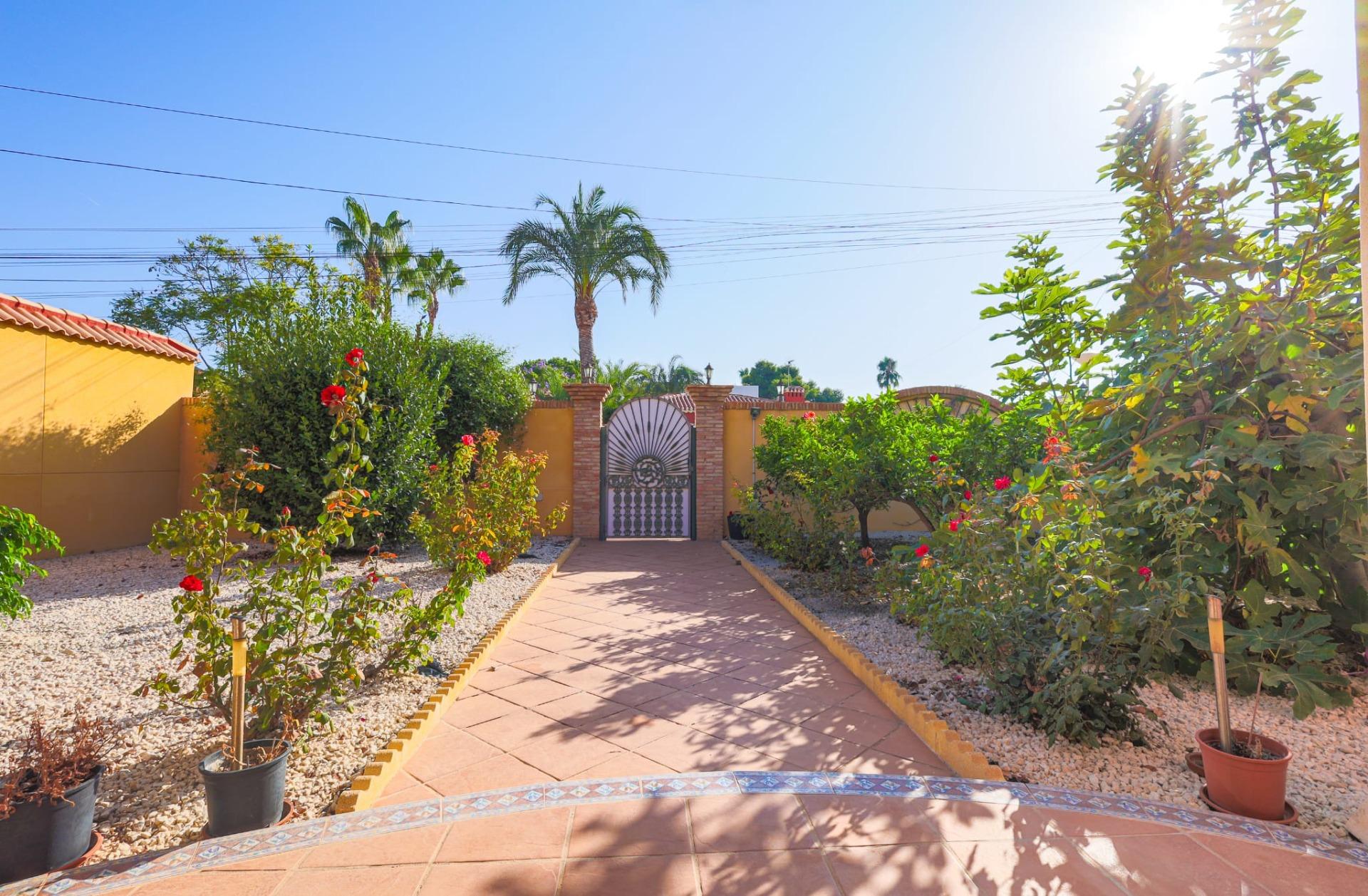 Second view of the villa interior, Torreta florida