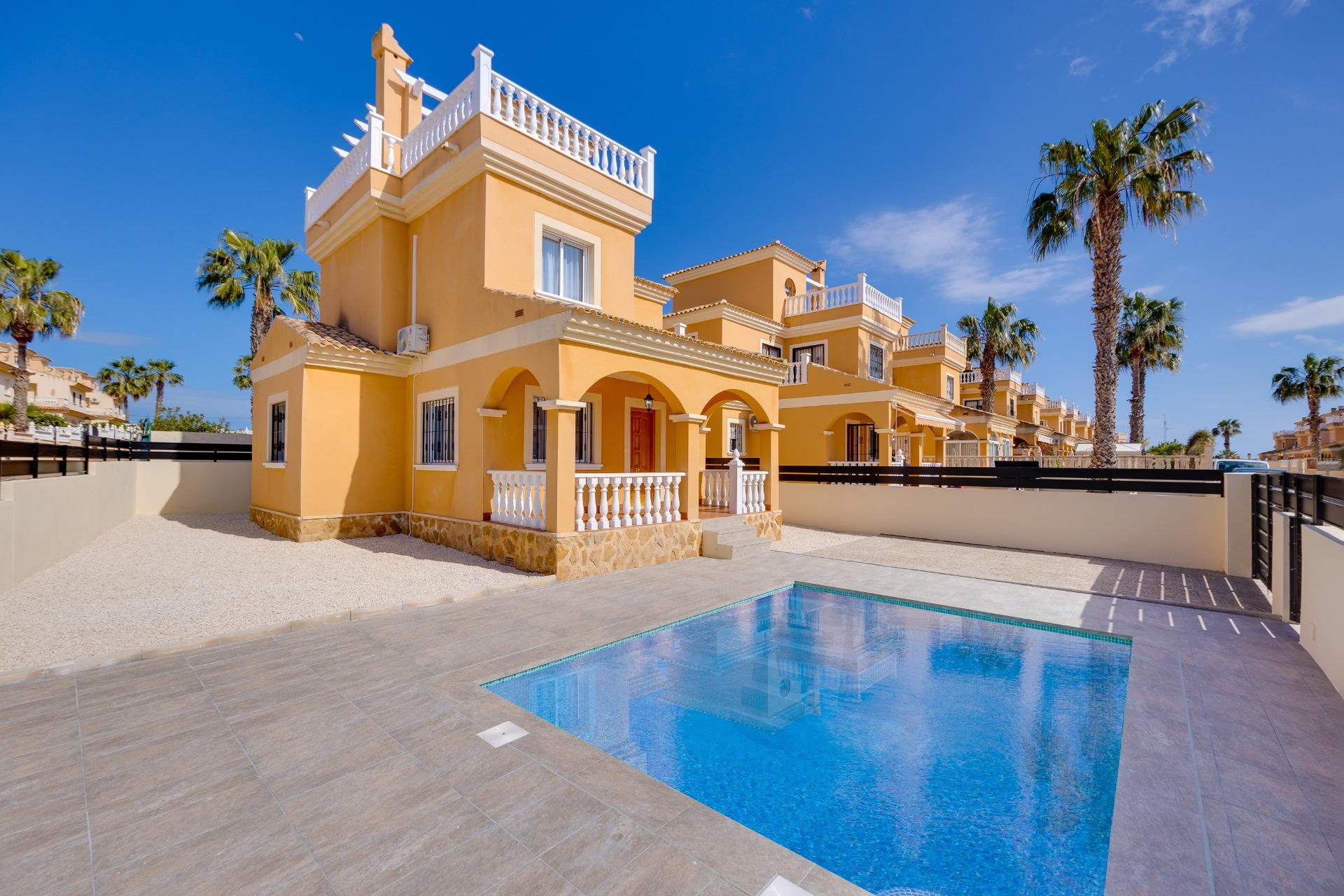 Villa for sale in Lo Crispin, Algorfa - front view with private pool