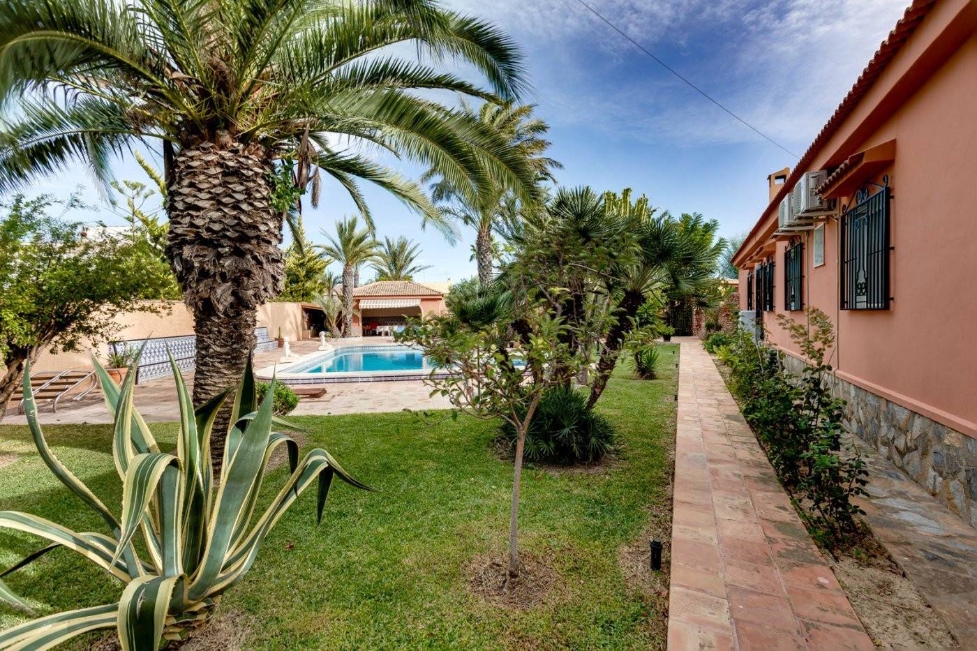 Street view of the villa in San luis, Torrevieja (view 28)