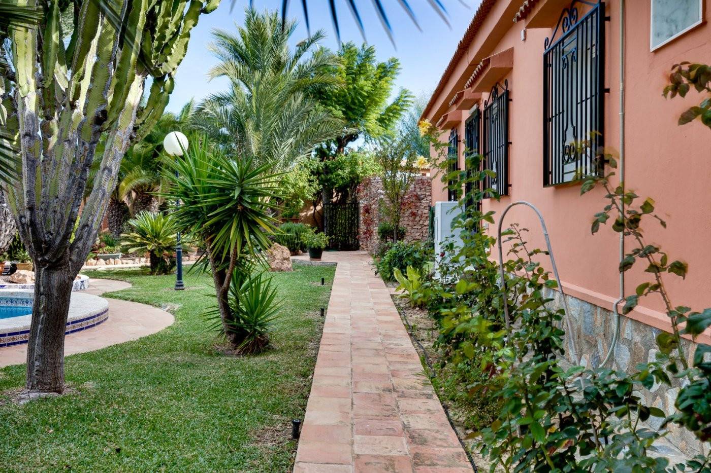 Neighbourhood view of the villa in San luis, Torrevieja (view 29)