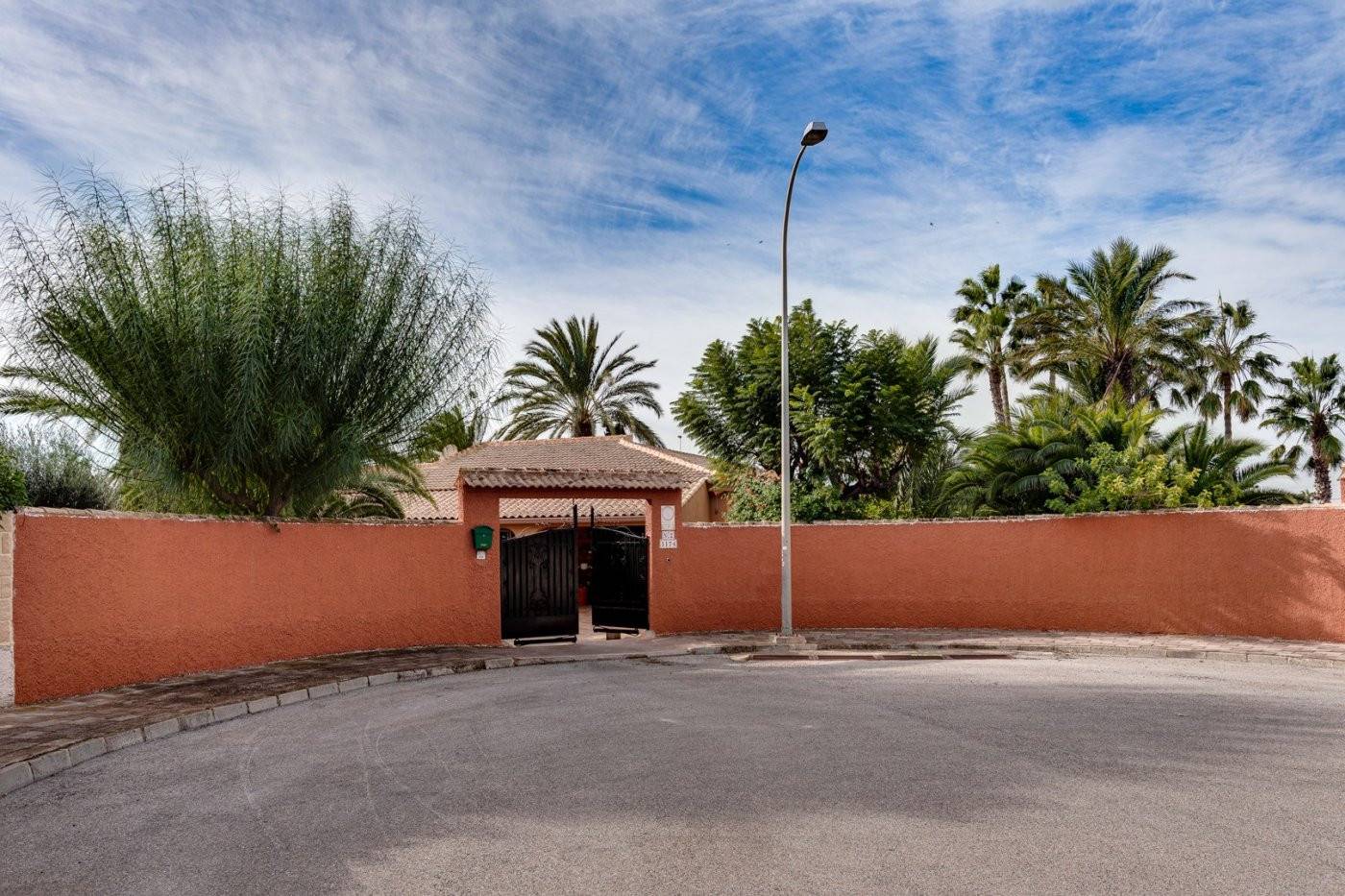 Living area in 5-bedroom villa, San luis