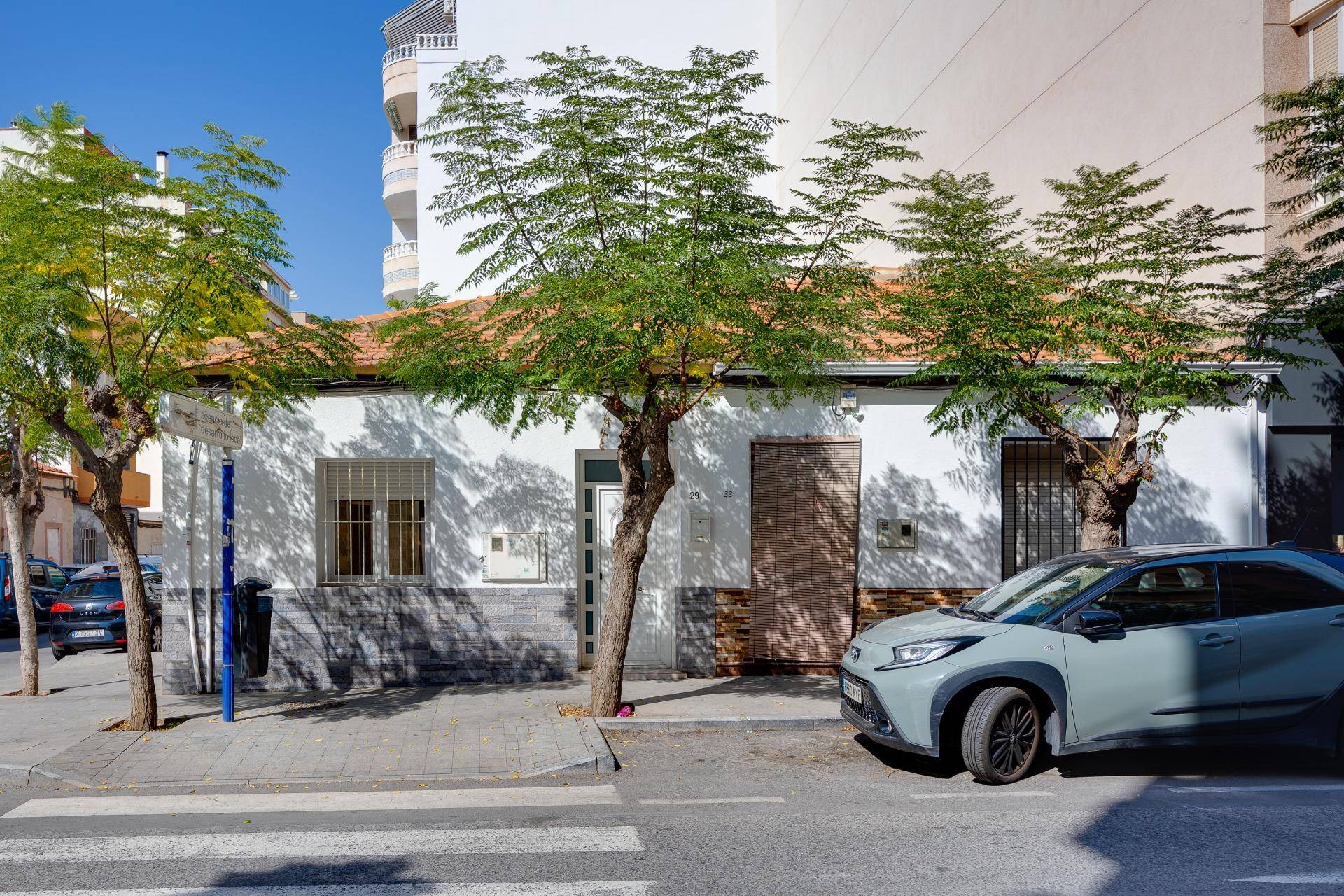 Parking area of the villa in Torrevieja, Torrevieja (view 37)