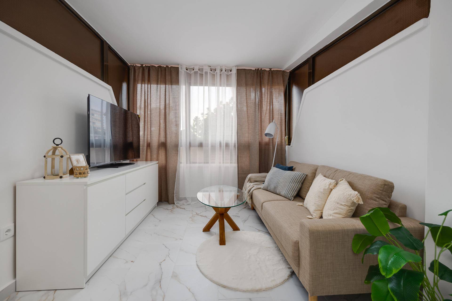 Apartment for sale in Cabo Cervera, Torrevieja - third-floor exterior view of residential building