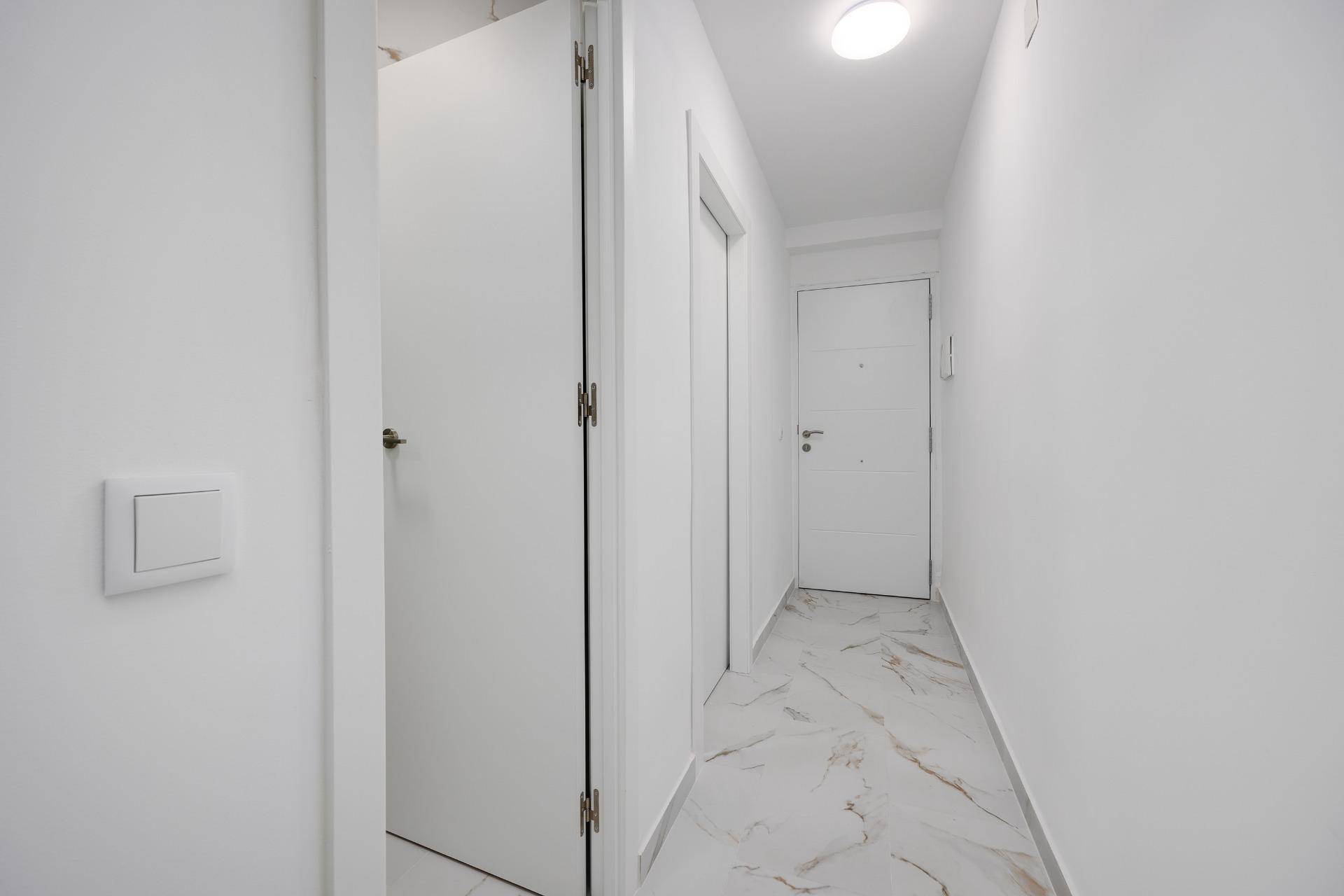 Wall and floor detail in 1-bedroom apartment, Cabo Cervera, Torrevieja