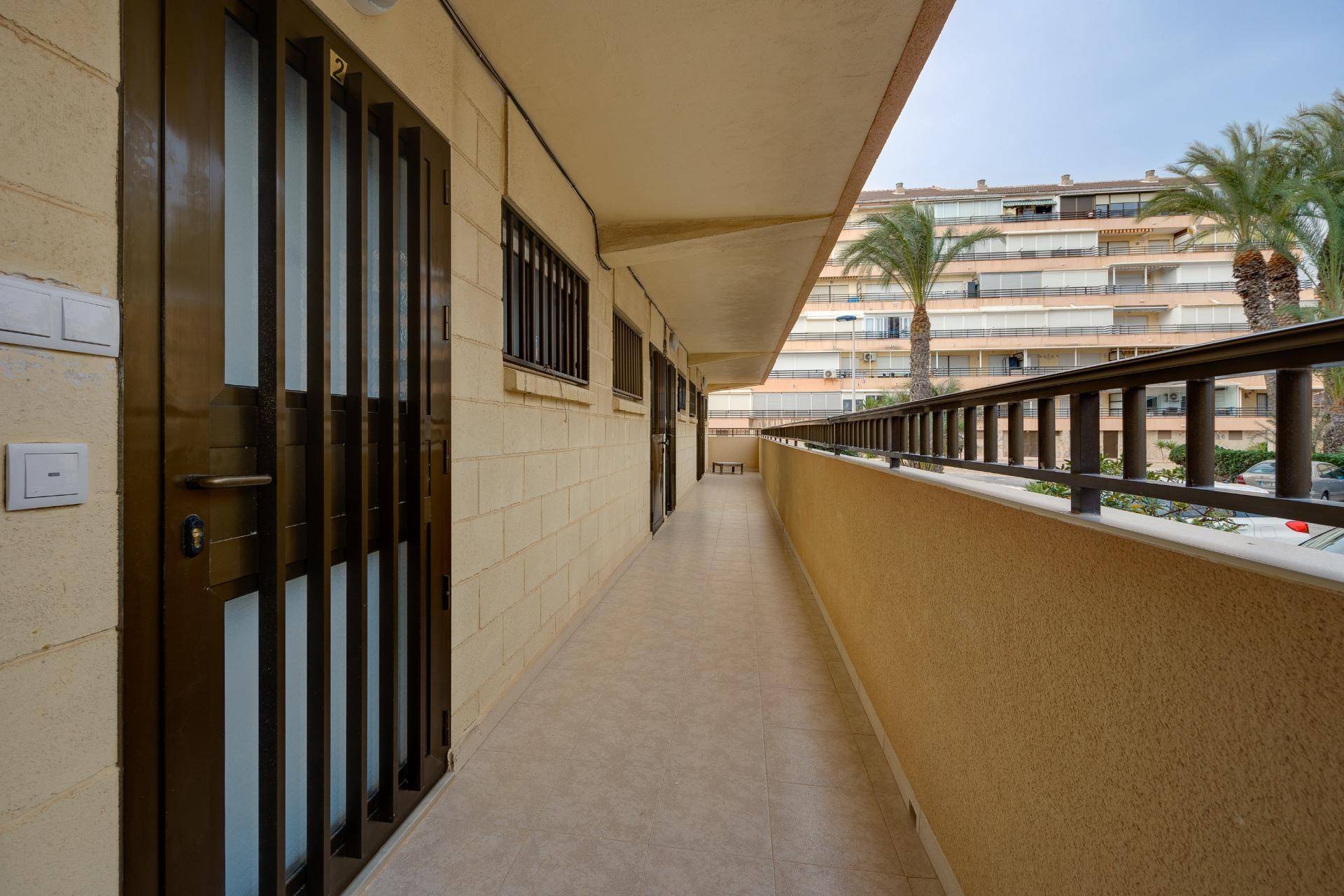 Bathroom shower fitting and tiling in 1-bedroom apartment, Cabo Cervera, Torrevieja