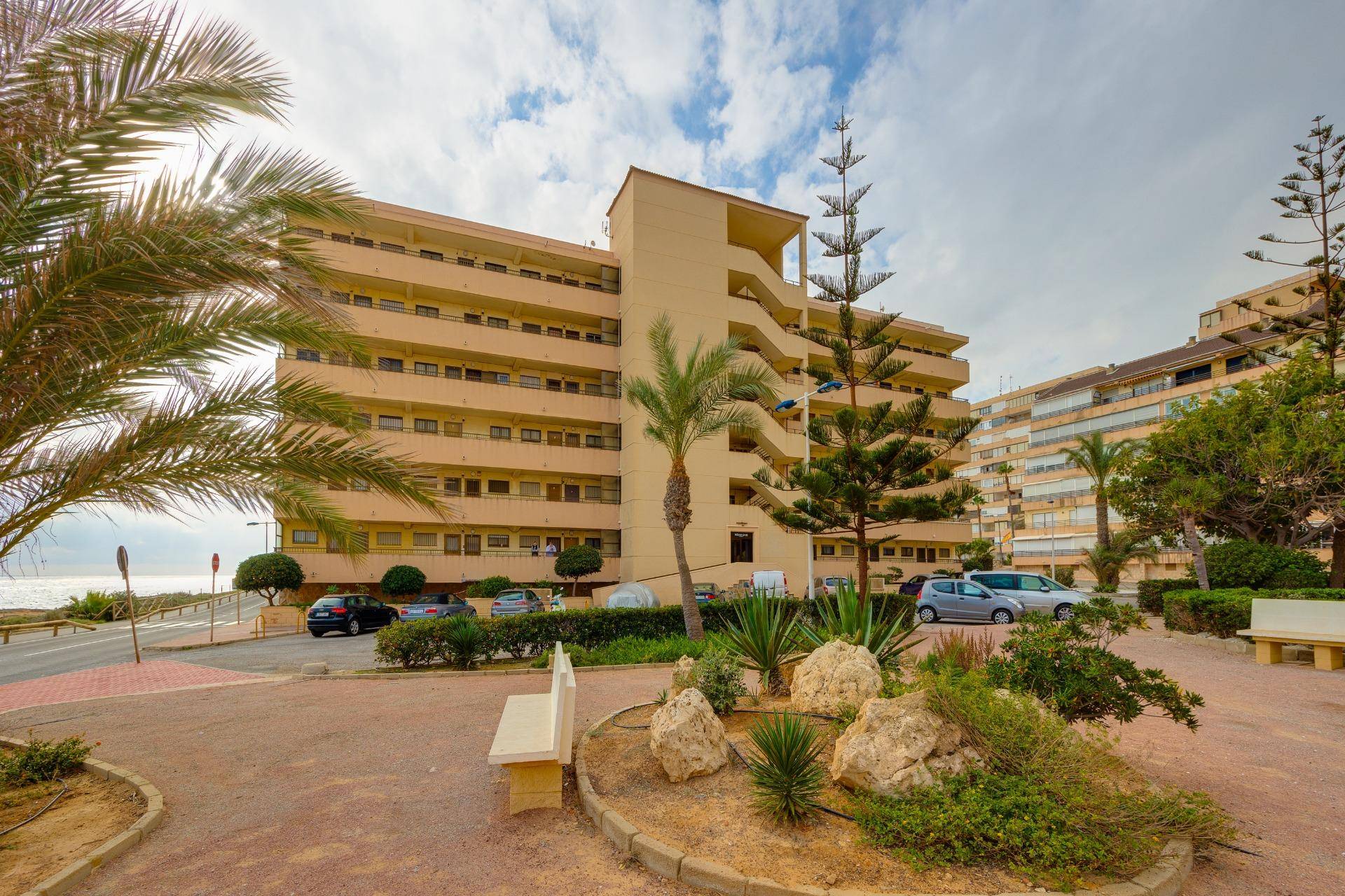 Interior space with door opening in 1-bedroom apartment, Cabo Cervera, Torrevieja