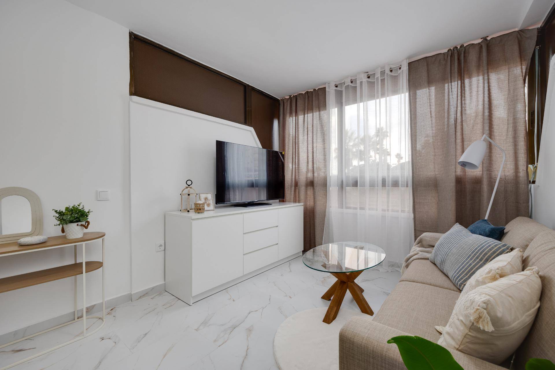 Kitchen with wall units in 1-bedroom apartment, Cabo Cervera, Torrevieja