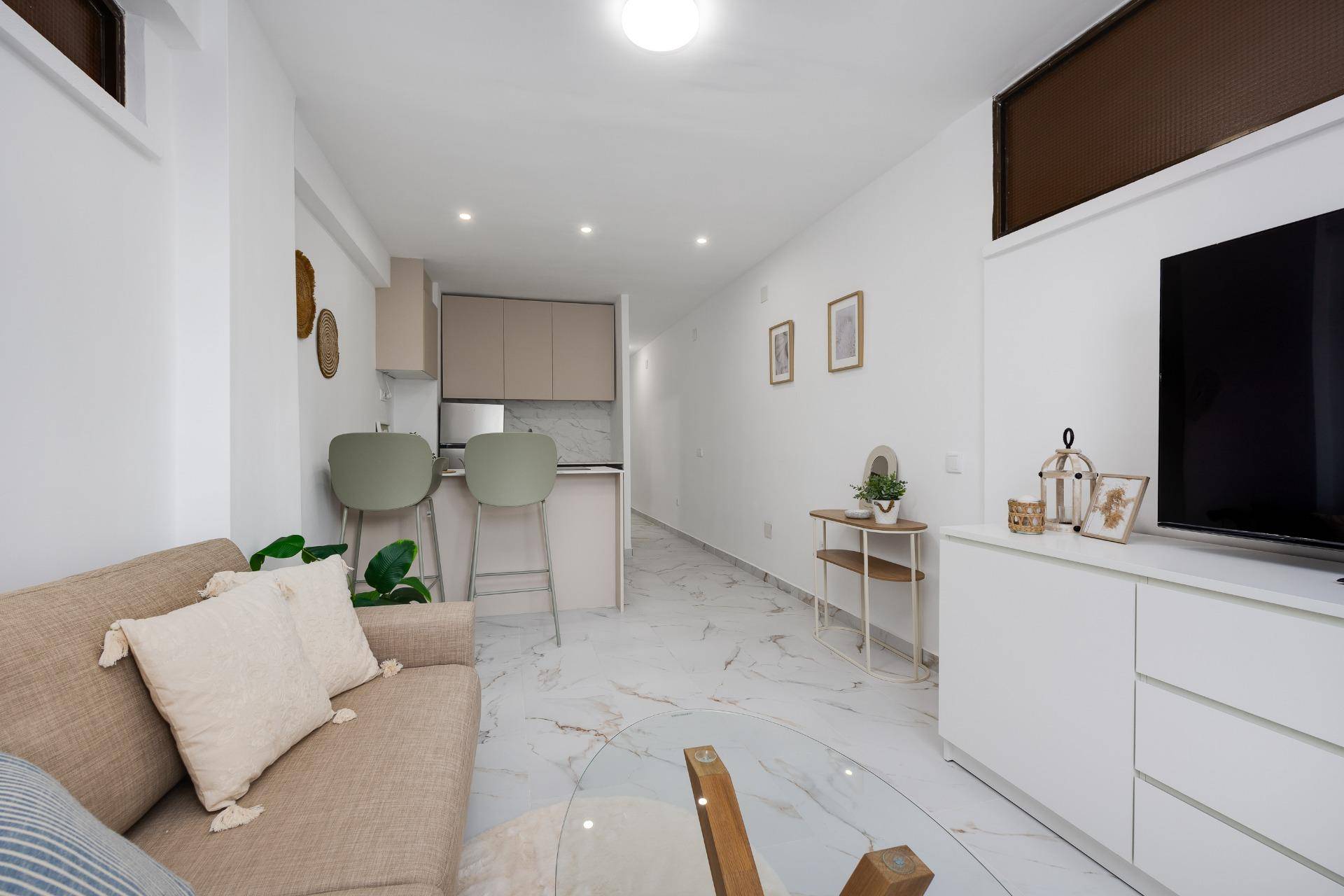 Double bedroom with fitted furniture in 1-bedroom apartment, Cabo Cervera, Torrevieja