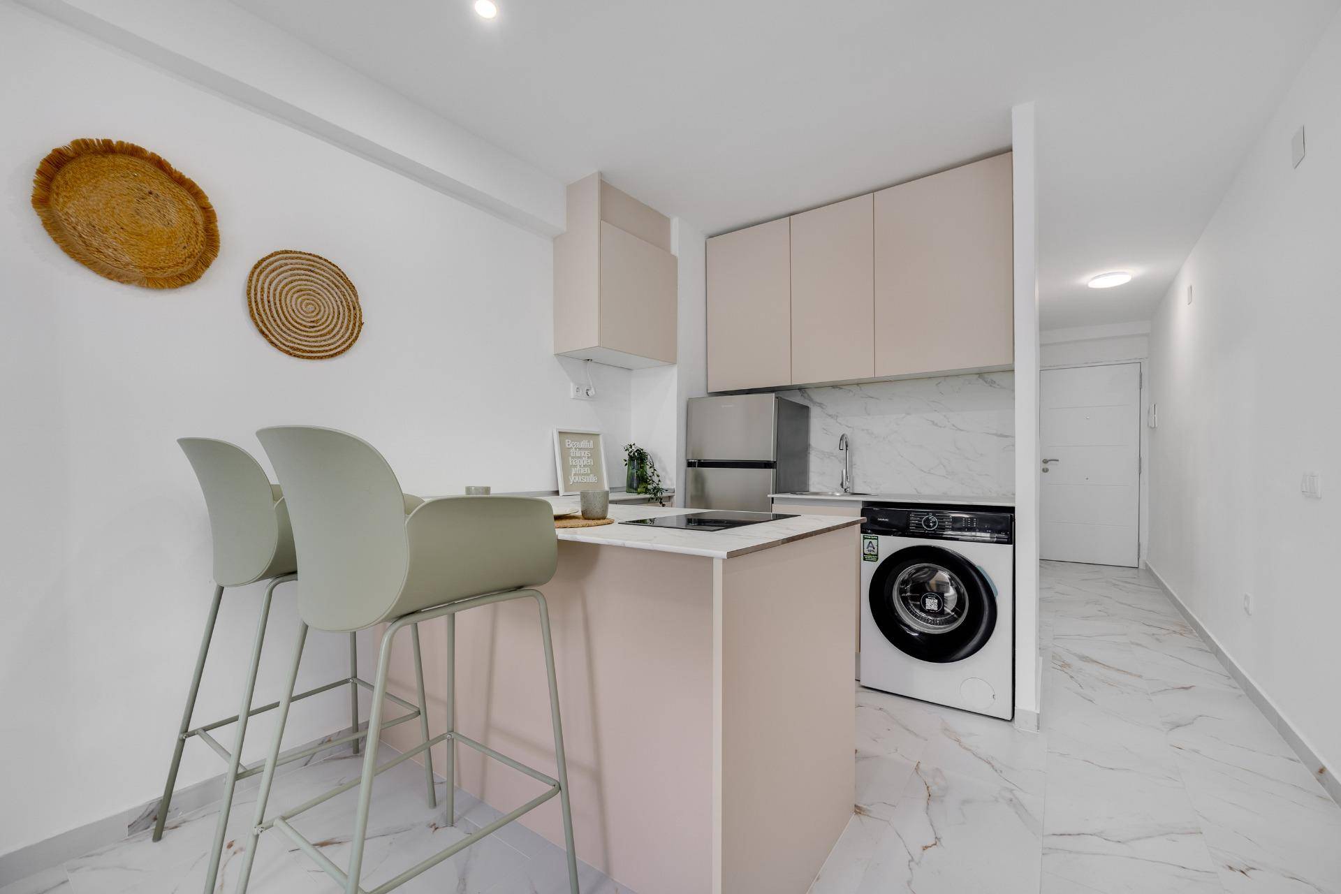Bathroom with bath and fittings in 1-bedroom apartment, Cabo Cervera, Torrevieja