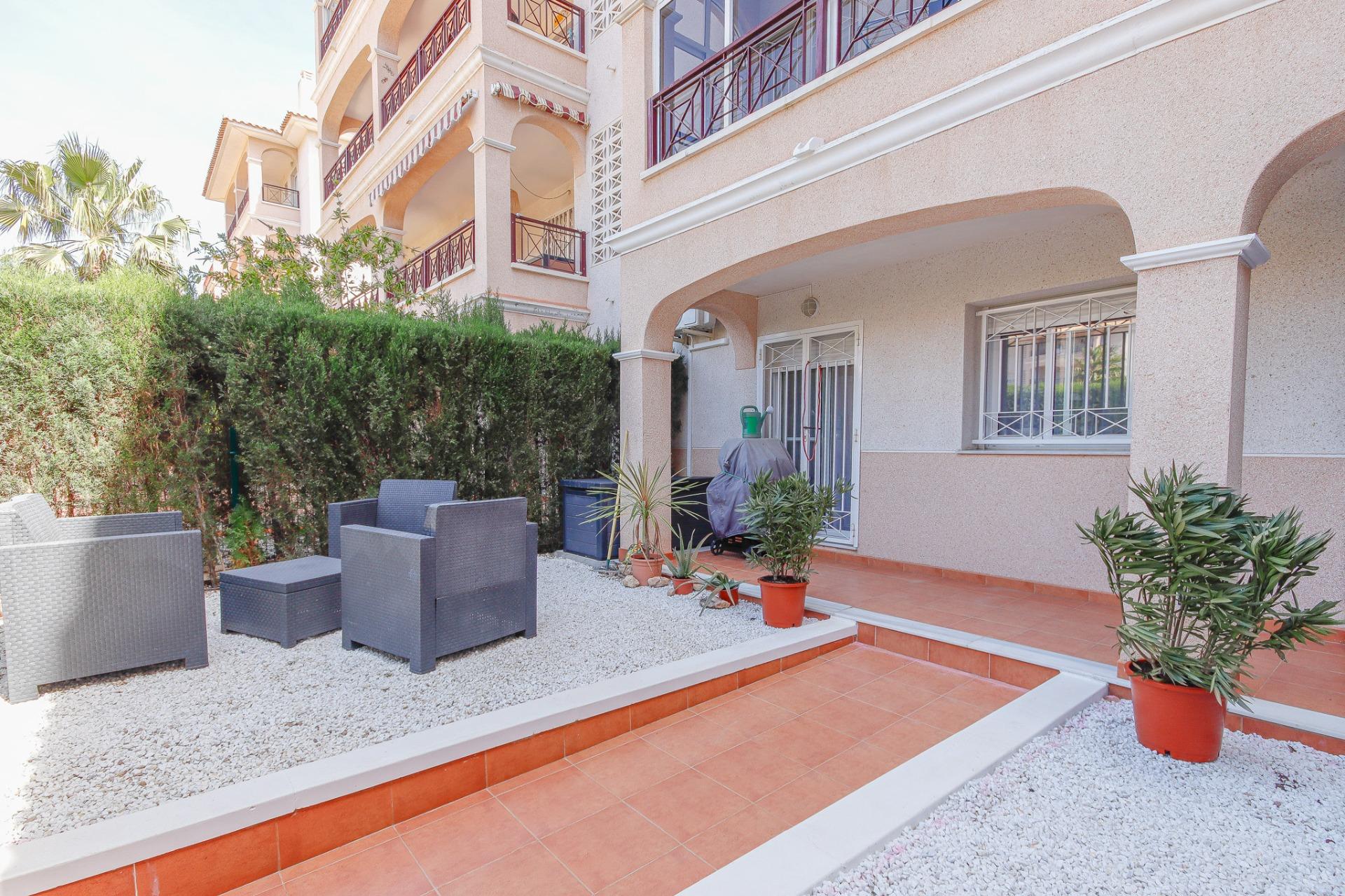 Apartment for sale in Playa Flamenca Norte, Orihuela Costa - ground-floor exterior with garden area