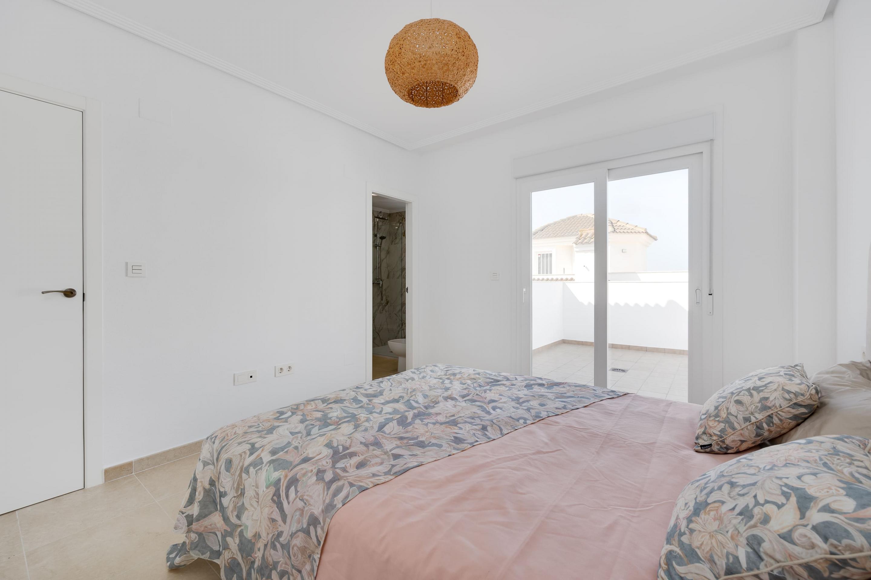 Third bathroom in 3-bedroom villa, La Marina, San Fulgencio