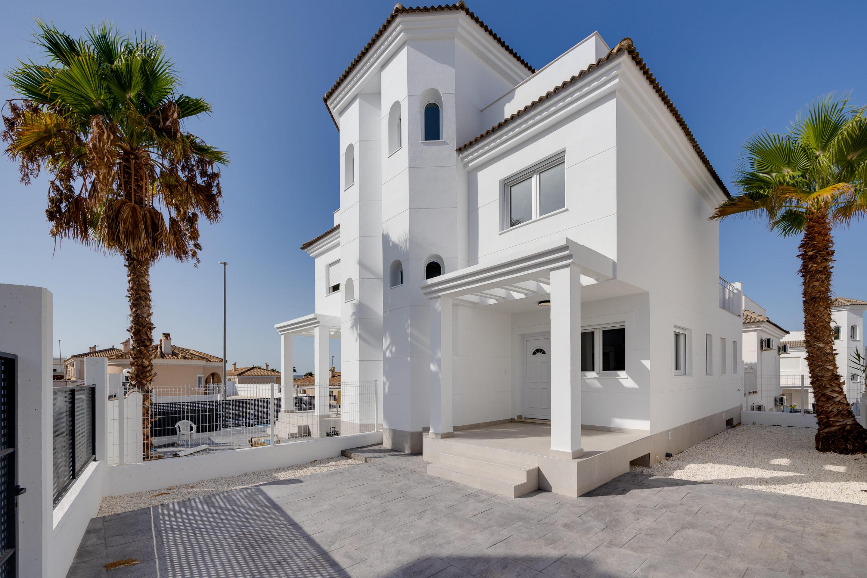 Exterior side view, 3-bedroom villa, La Marina, San Fulgencio