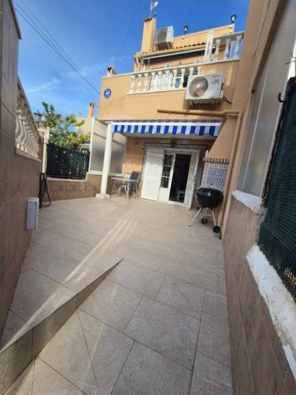 Street-facing view of villa in Los Frutales, Torrevieja