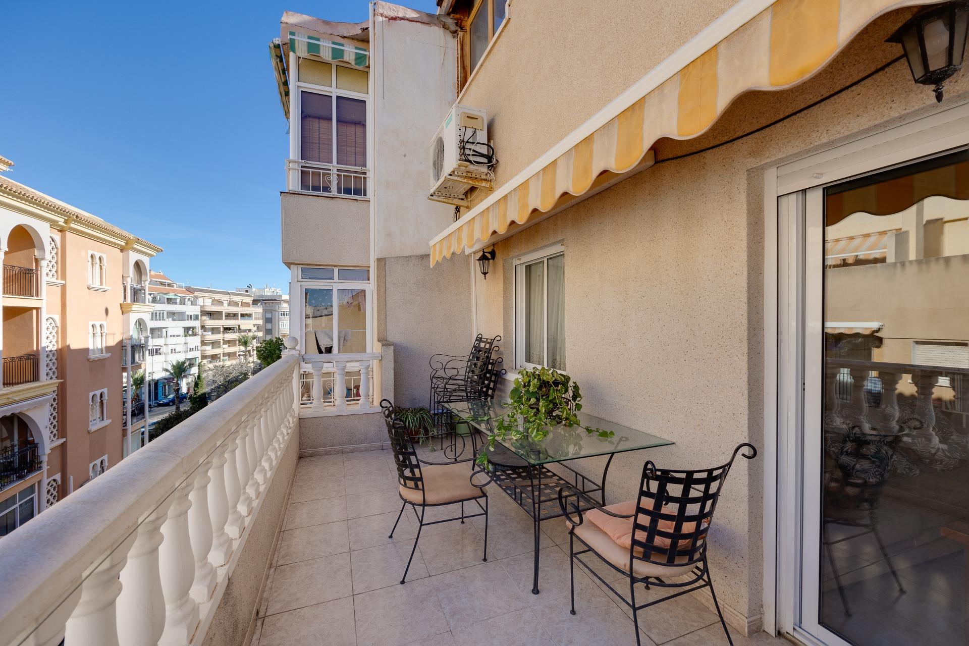 Penthouse for sale in Playa del Cura, Torrevieja - corner 4th floor building exterior