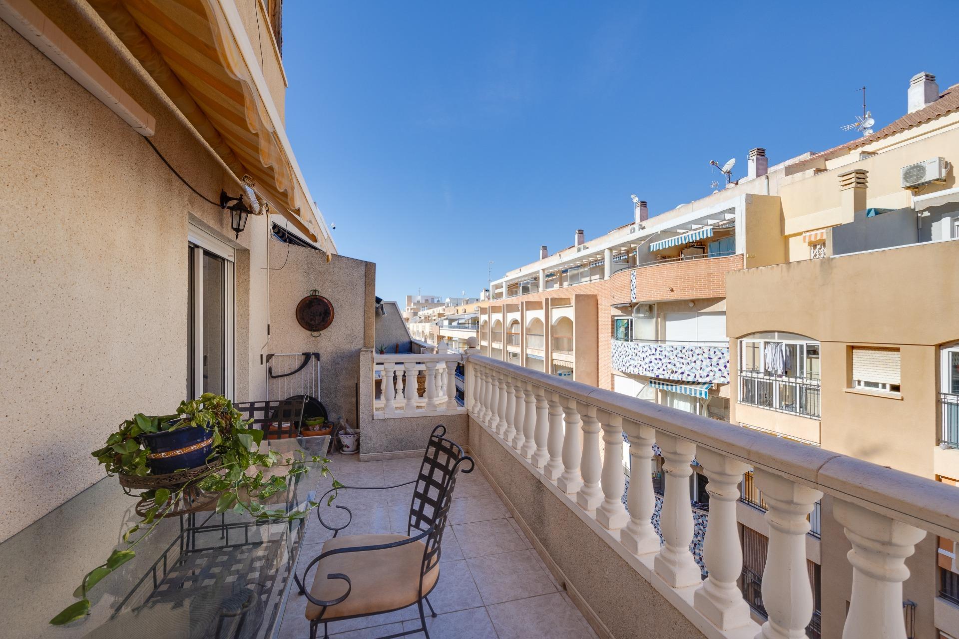 Open-plan kitchen and living space in 4th-floor penthouse, Playa del Cura