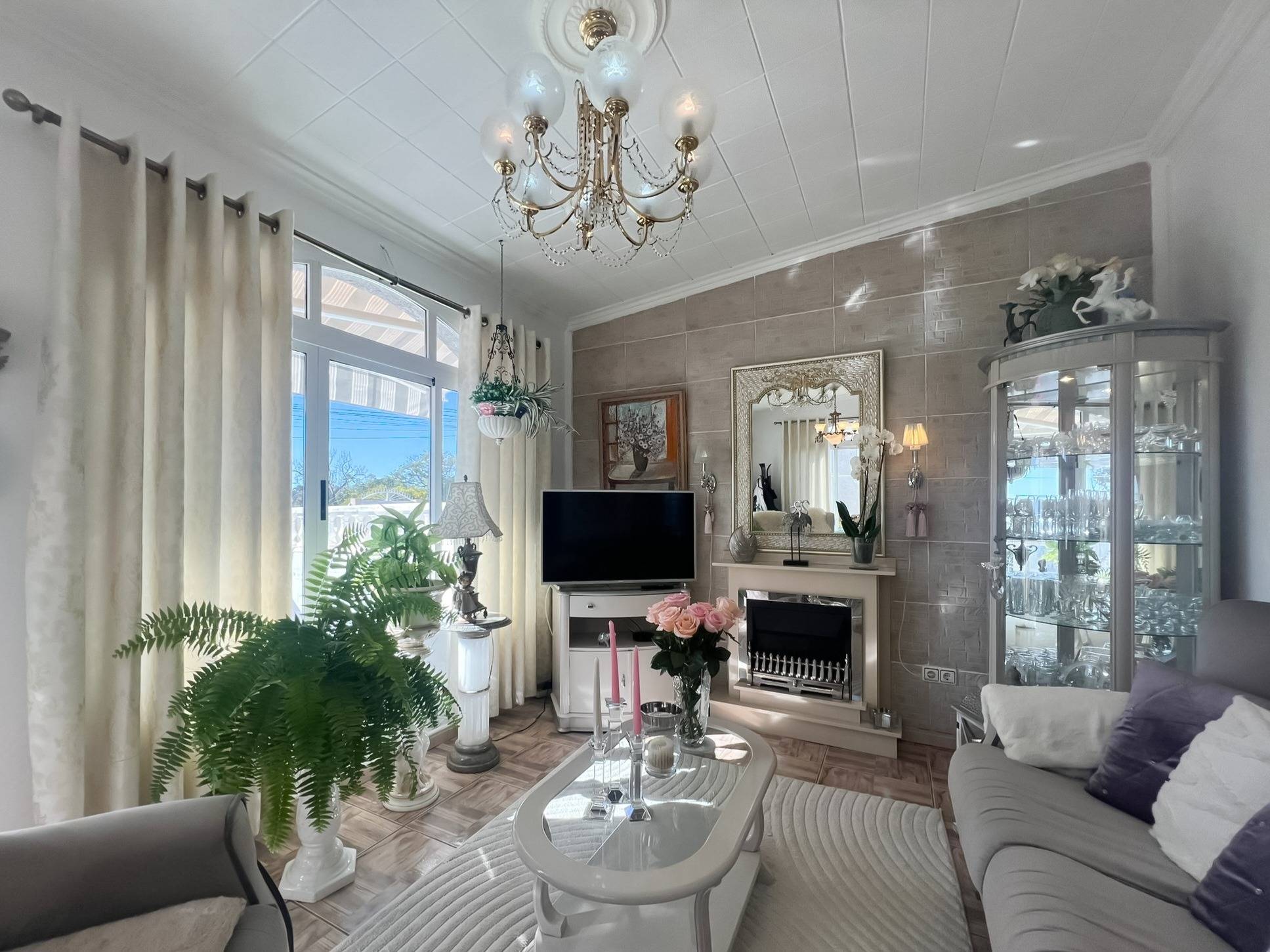 Kitchen worktop and fittings in villa, La Siesta, Torrevieja